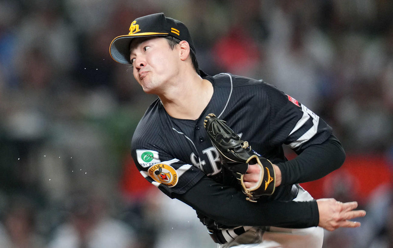 西武対ソフトバンク　汗を飛ばしながら力投するソフトバンク先発の有原（撮影・横山健太）