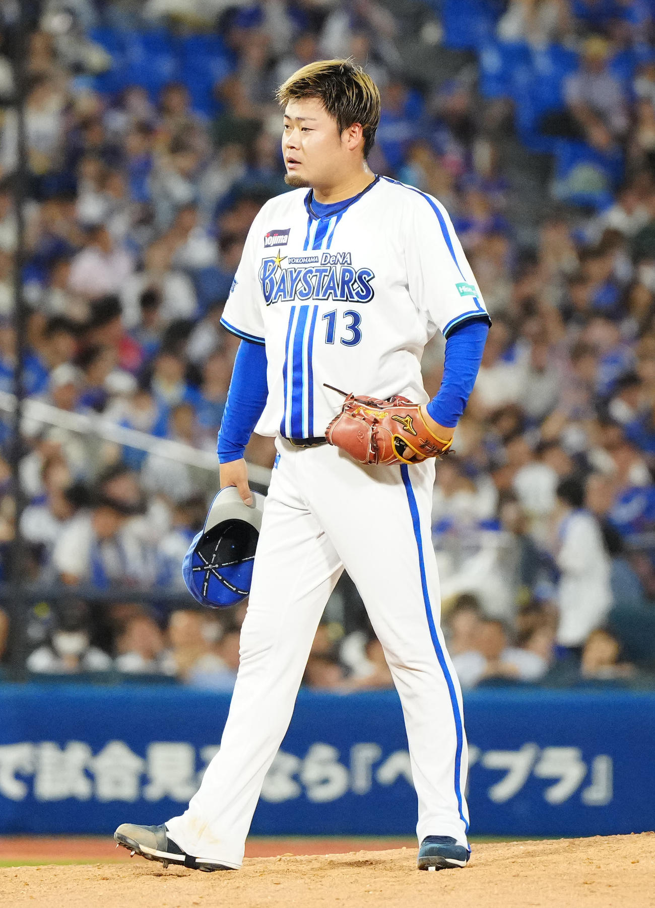 DeNA対中日　11回表中日2死一、二塁、ビシエドに適時打を浴びた伊勢（撮影・江口和貴）