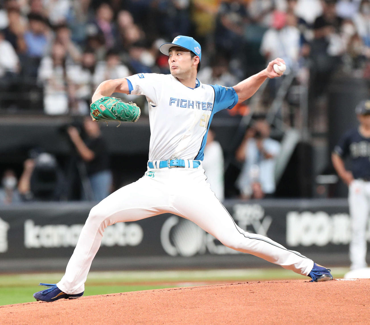 日本ハム対オリックス　力投する日本ハム先発の上原（撮影・佐藤翔太）