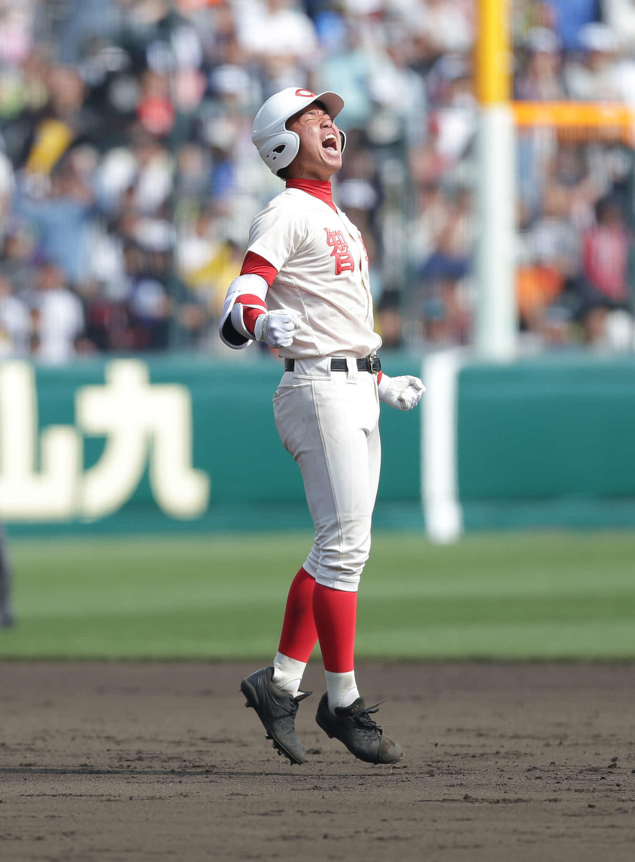 16年3月、高松商戦の11回、サヨナラ適時打を放ちセンバツ優勝を決めた智弁学園・村上頌樹は雄たけびを上げる