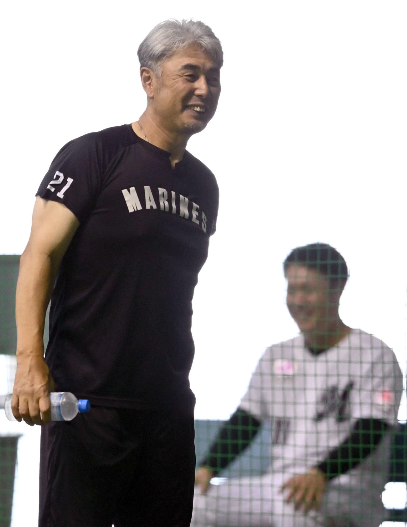 練習場に姿を見せたロッテ吉井監督（撮影・たえ見朱実）