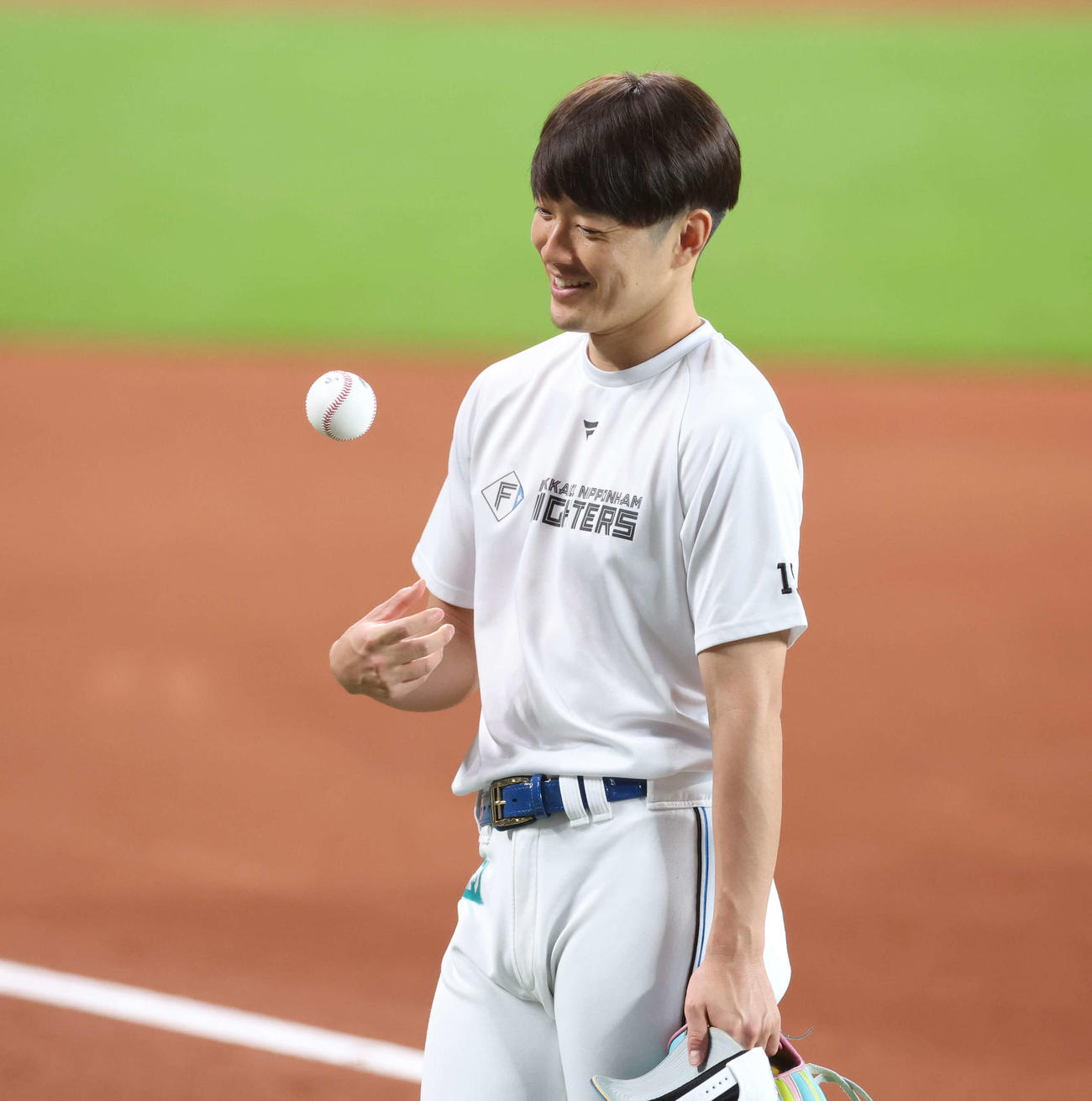 練習前、笑顔の日本ハム玉井（撮影・黒川智章）