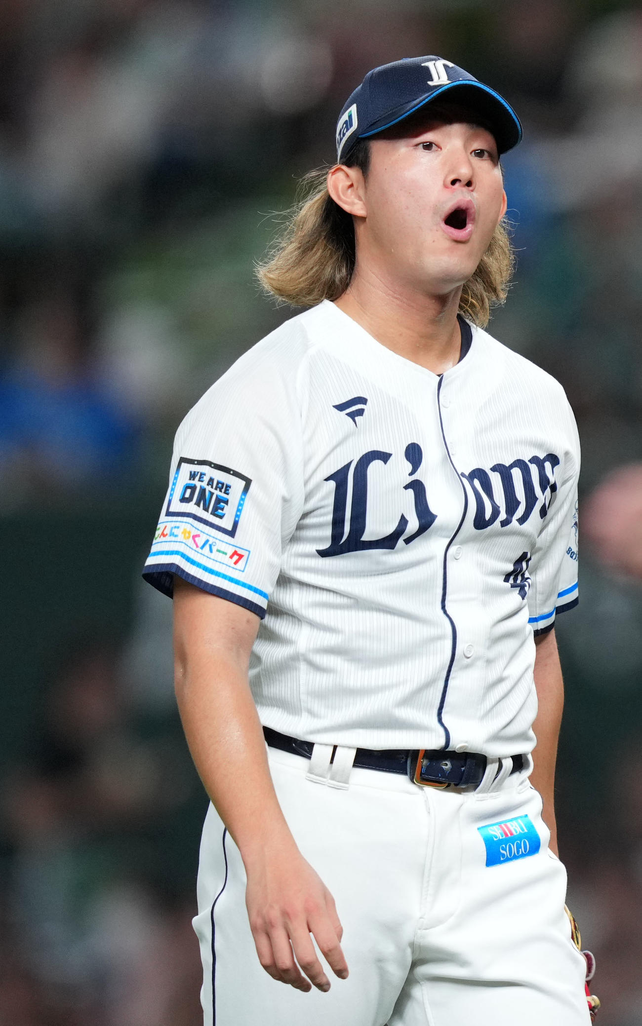 西武対ソフトバンク　1回表を終えベンチへ引き揚げる西武今井（撮影・横山健太）