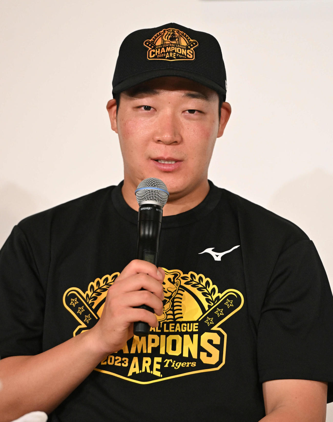 優勝を決め共同記者会見をする大山（撮影・石井愛子）