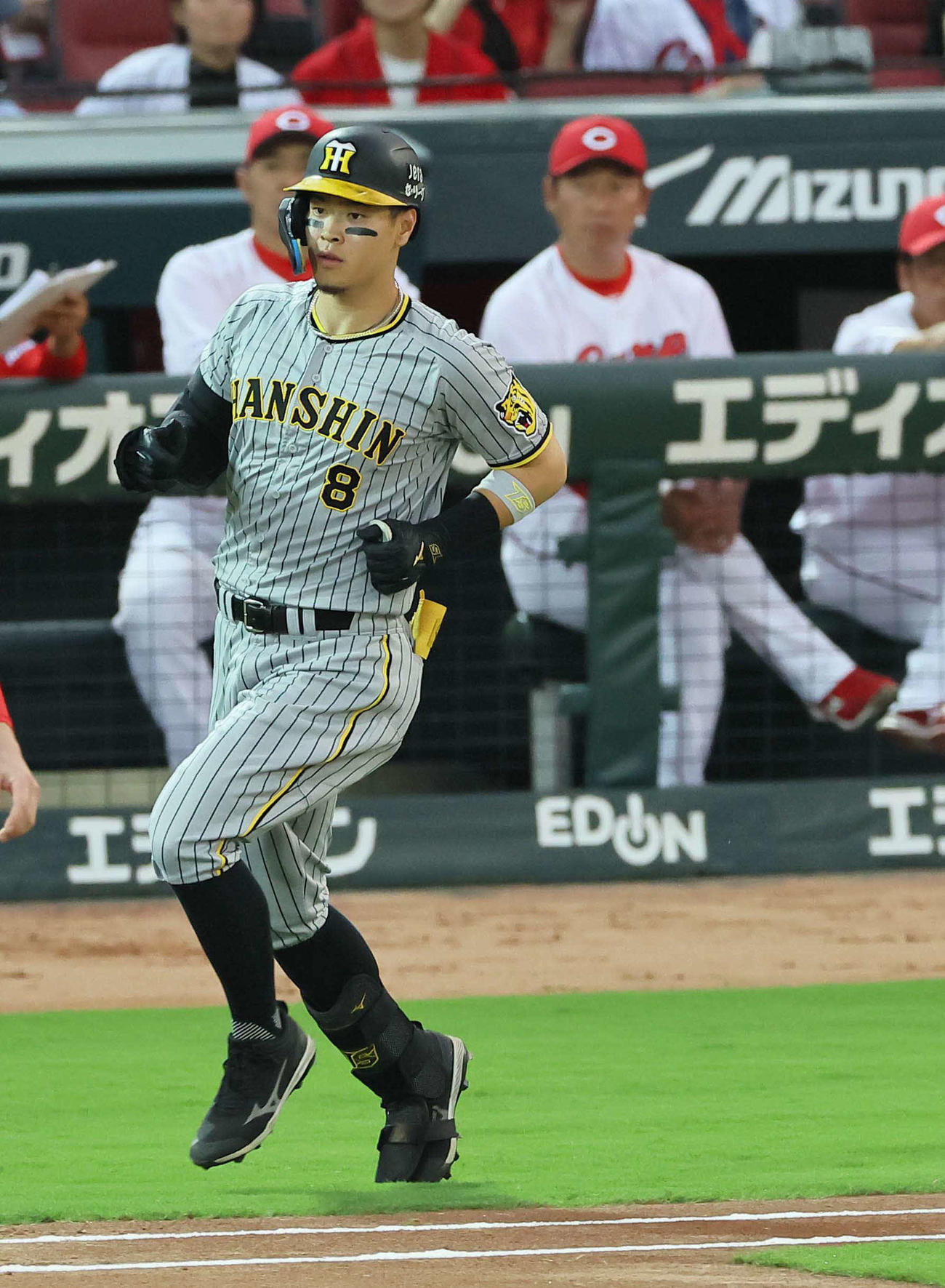 広島対阪神　1回表阪神2死一、三塁、佐藤輝は右前に先制適時打を放つ（撮影・上田博志）