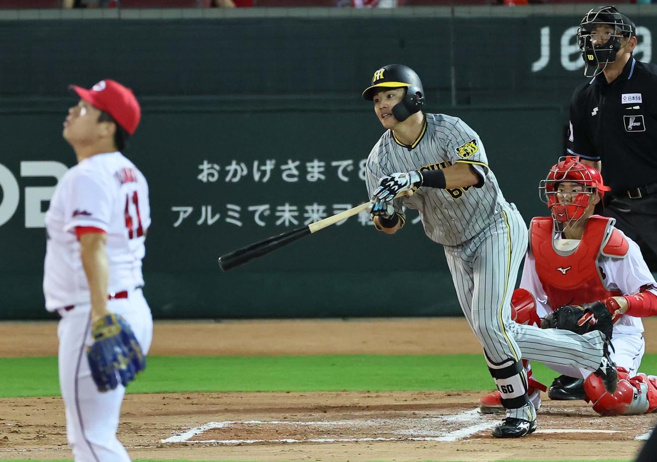 広島対阪神　7回表阪神2死一塁、小野寺は勝ち越し適時二塁打を放つ（撮影・上田博志）