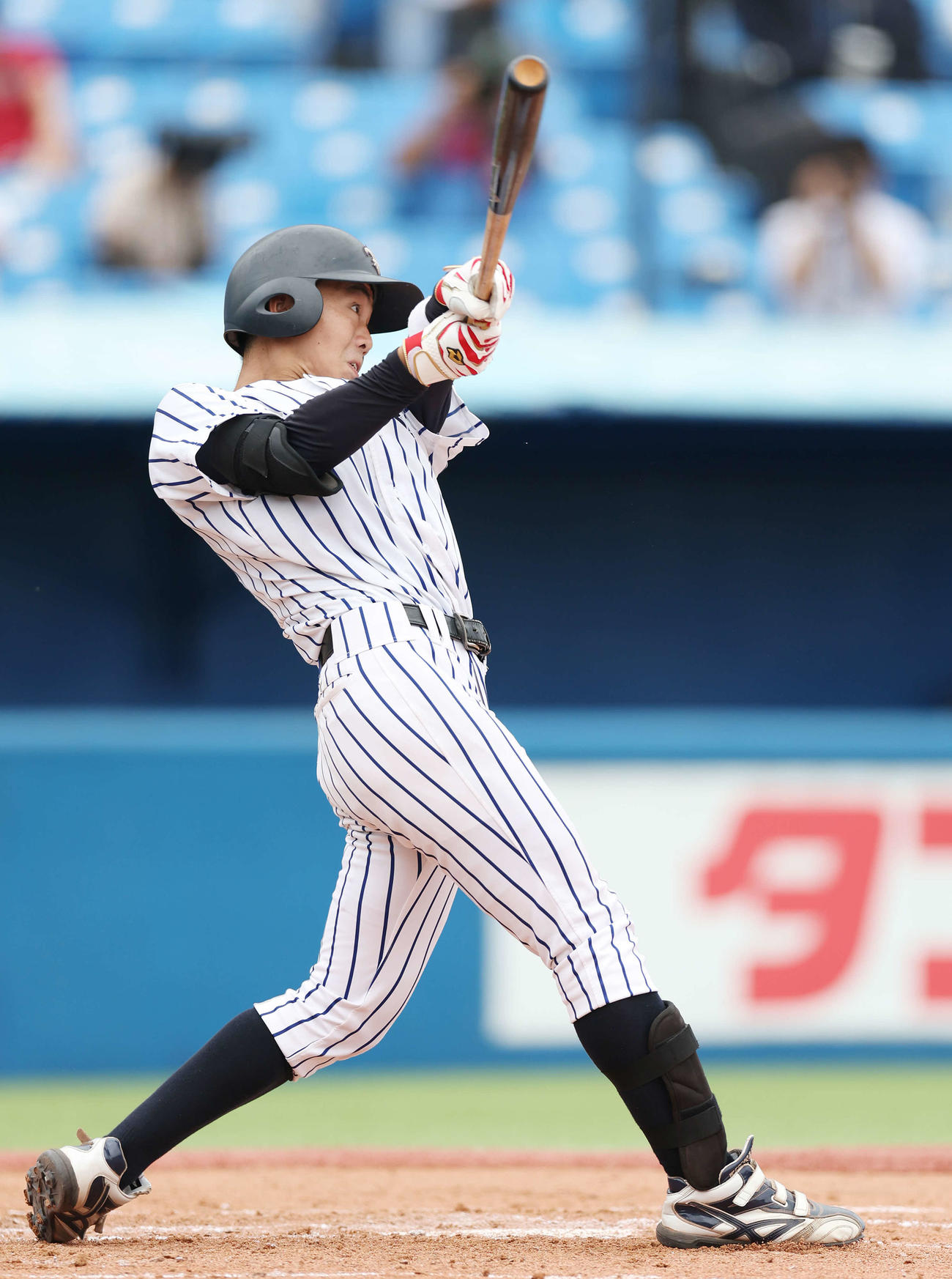 立大対法大　4回表立大2死一、二塁、先制右適時打を放つ柴田（撮影・宮地輝）