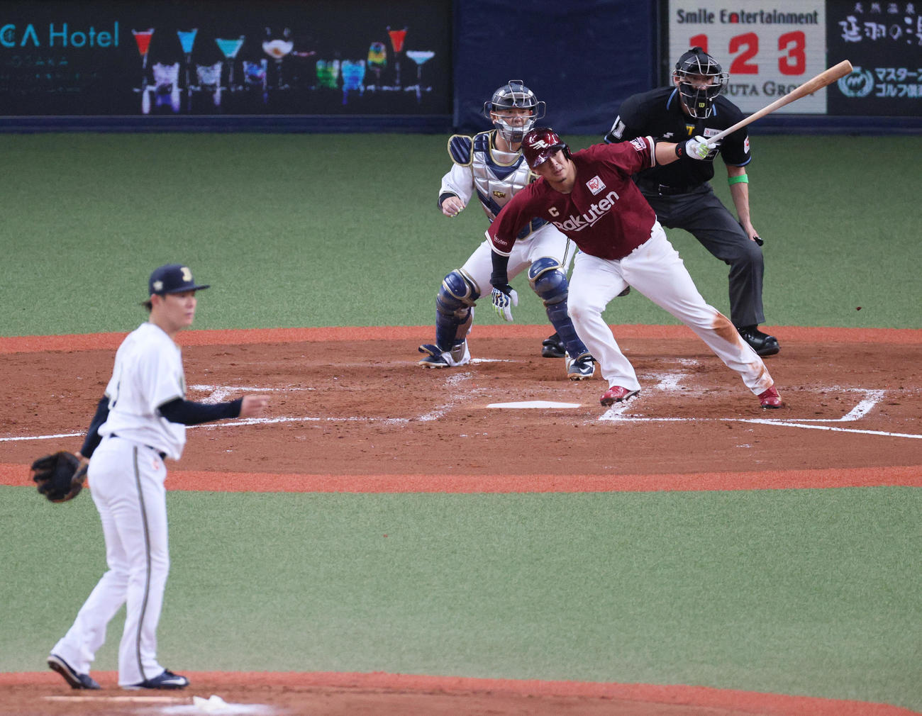 オリックス対楽天戦　3回表楽天2死一、二塁、浅村は左前適時打を放つ。投手山本（撮影・上山淳一）