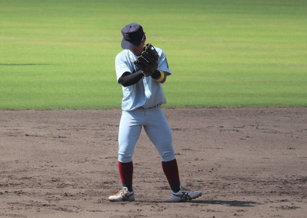 関西学生野球　近大対関大　3節1回戦　近大主将の坂下翔馬内野手は、投手陣を孤立させまいと、ピンチや要所での仲間への声かけを大切にする（撮影・中島麗）