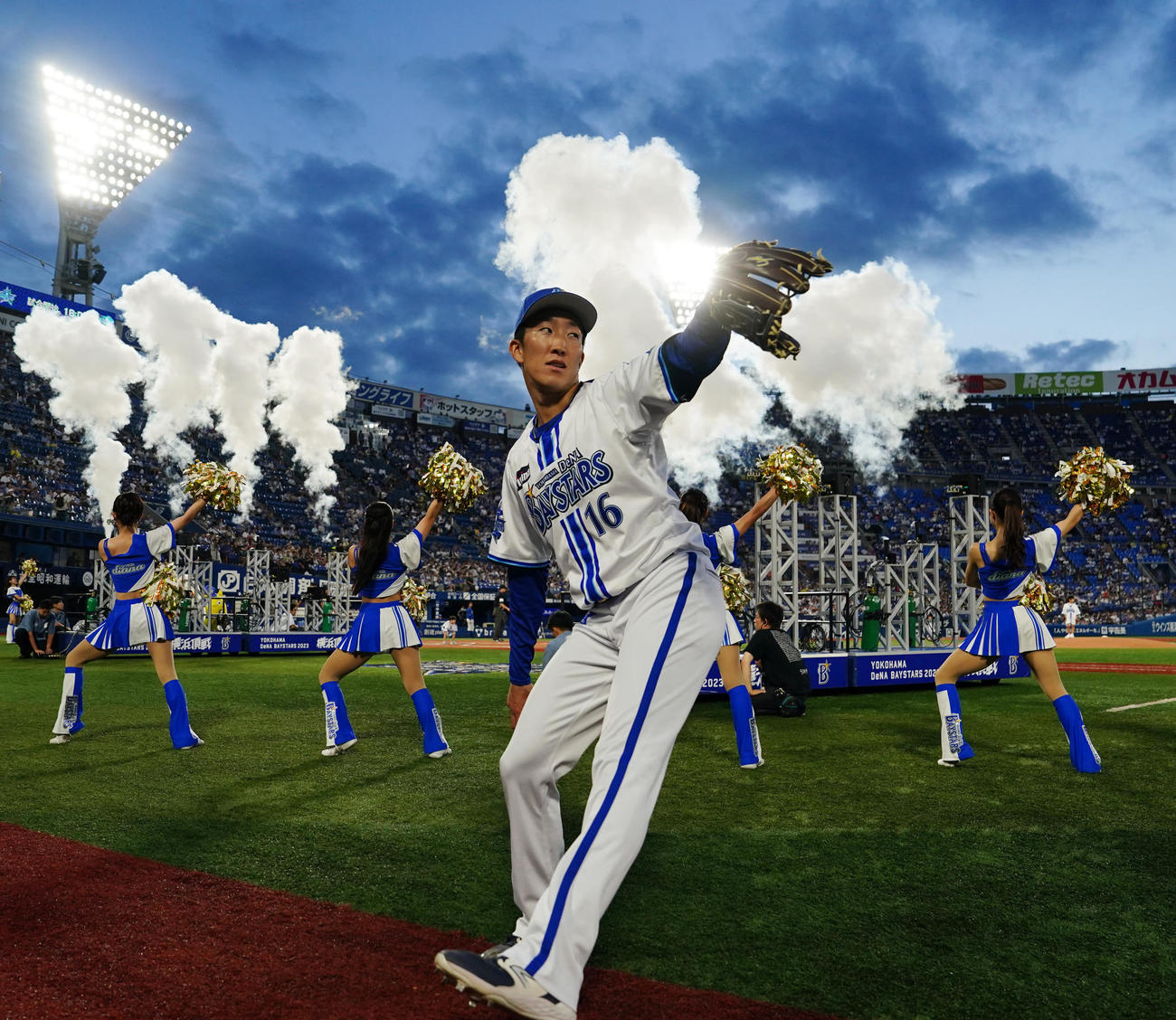 投球練習するDeNA大貫晋一（2023年9月12日撮影）