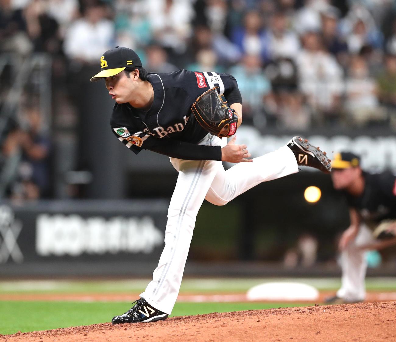 日本ハム対ソフトバンク　8回に登板の藤井（撮影・黒川智章）