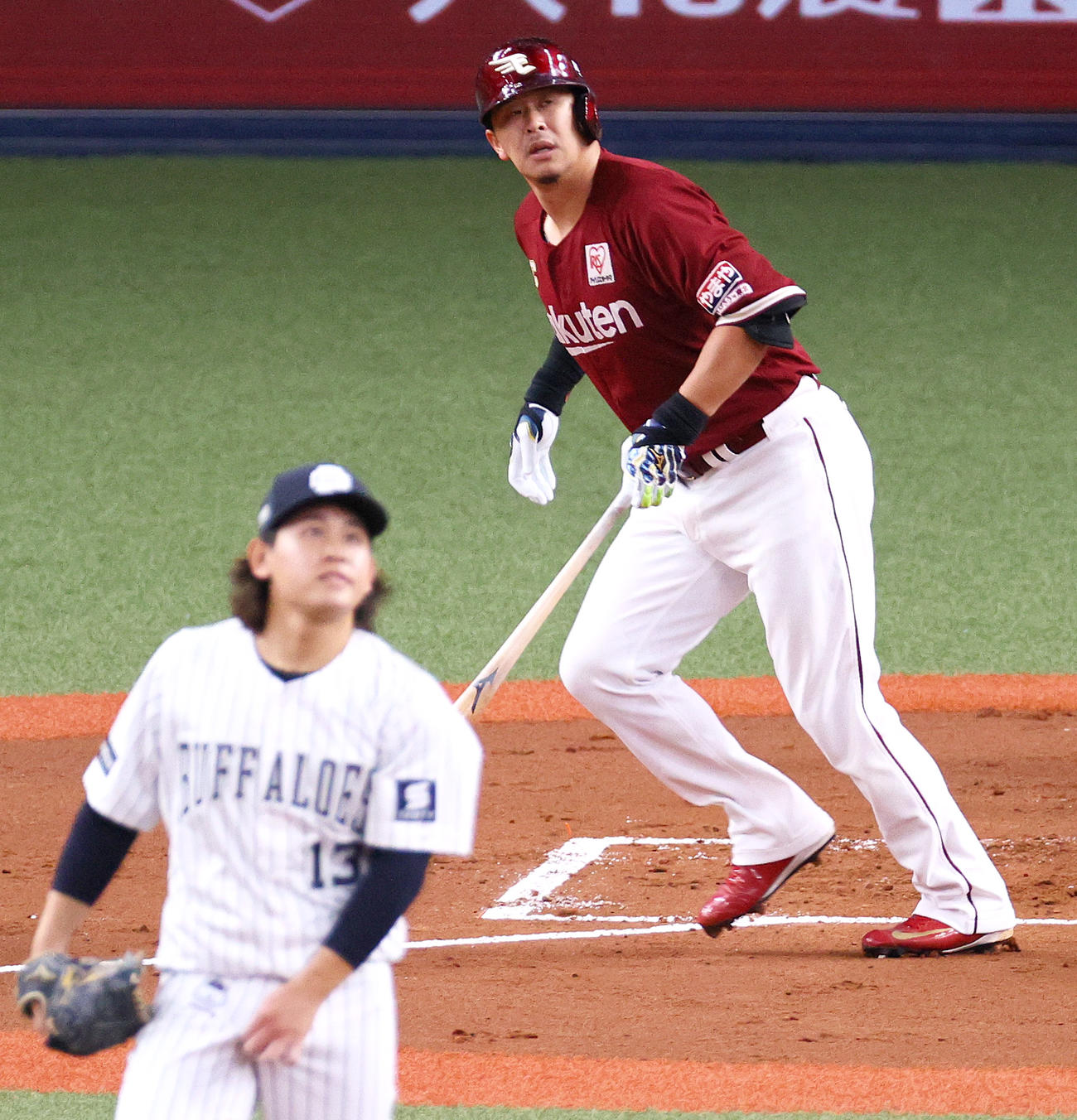 オリックス対楽天　1回表楽天2死一塁、浅村は先制の左越え2点本塁打を放つ。投手宮城（撮影・上山淳一）