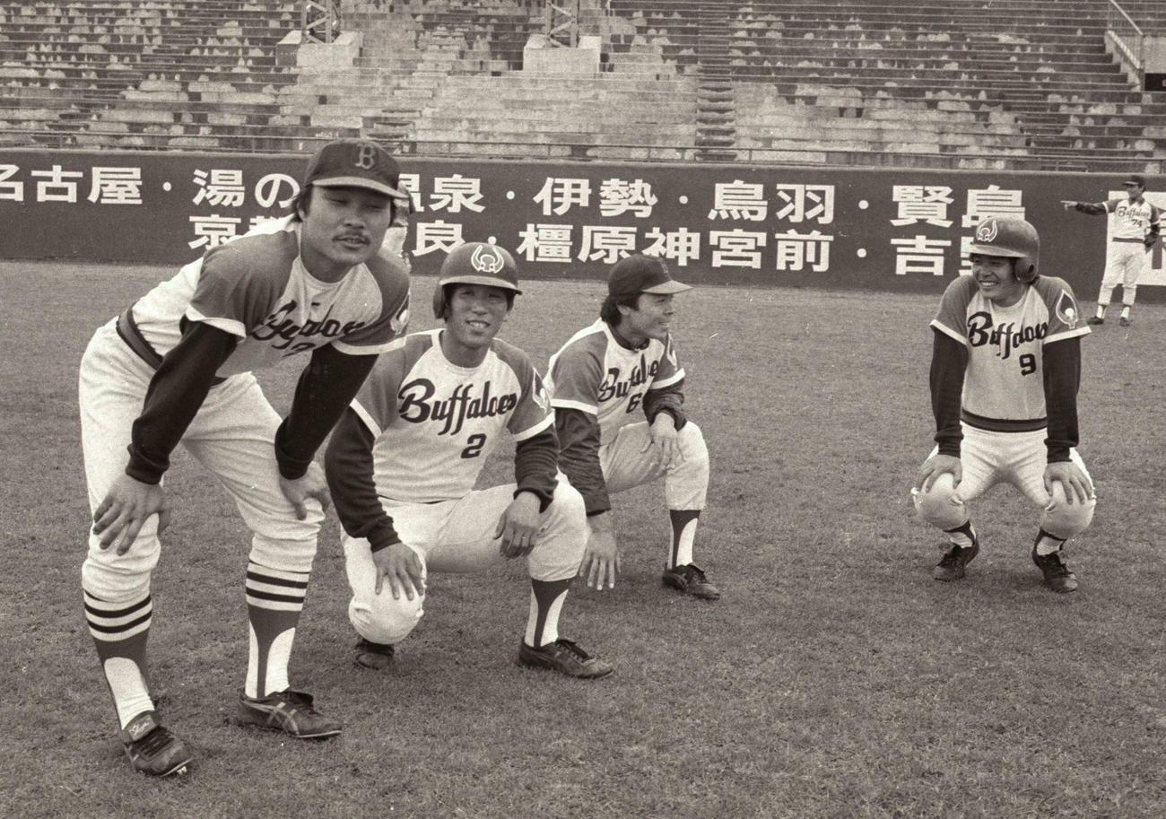 1977年、近鉄の練習風景　左から、羽田耕一、栗橋茂、石渡茂、平野光泰