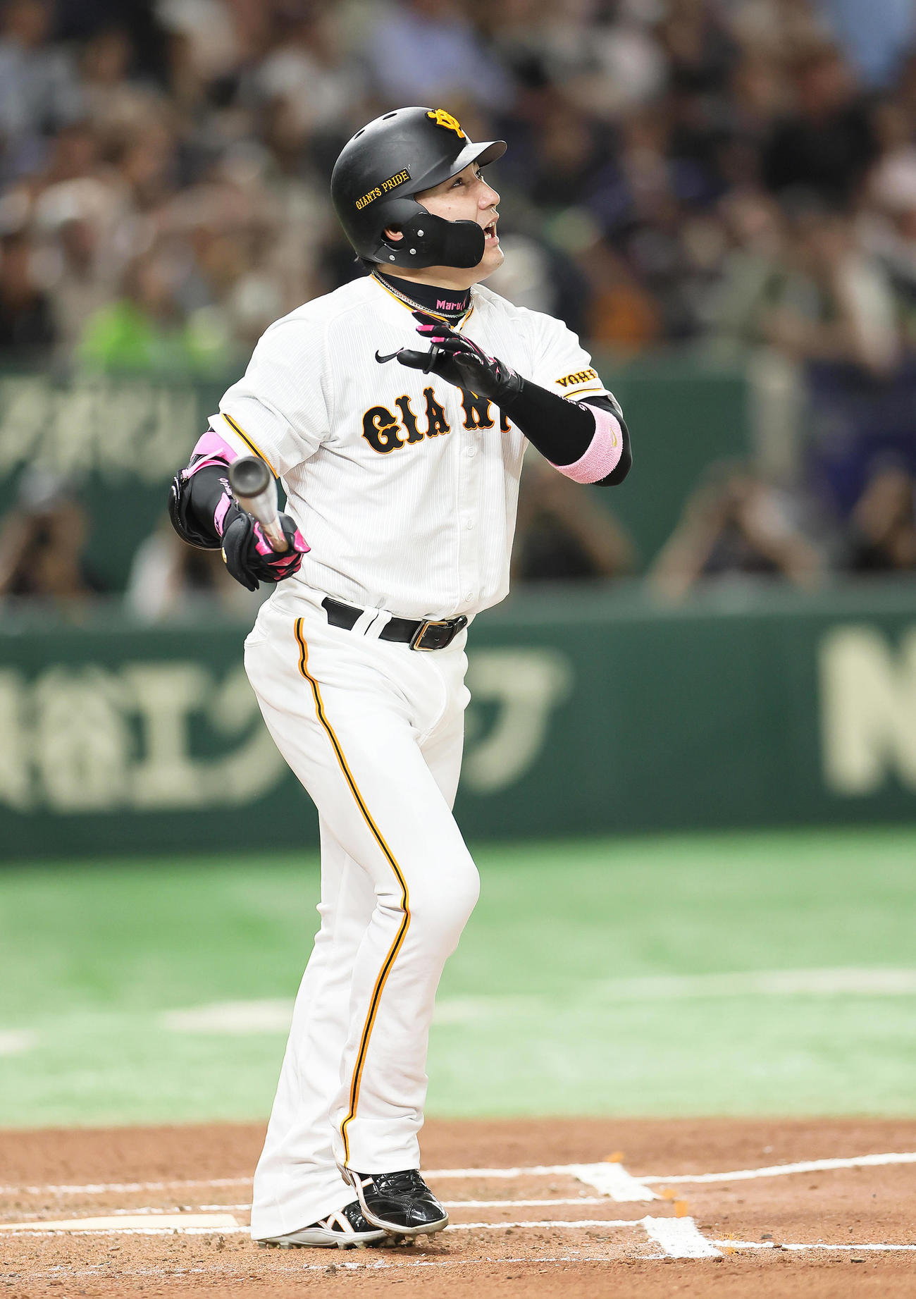 巨人対ヤクルト　6回裏巨人無死、丸は右越え本塁打を放つ（撮影・足立雅史）
