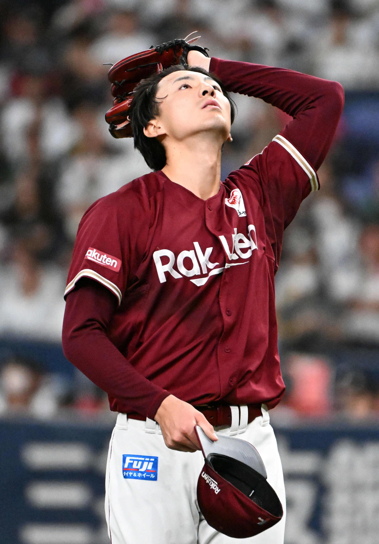 オリックス対楽天　1回を無失点で抑えベンチへ引き上げる荘司（撮影・石井愛子）