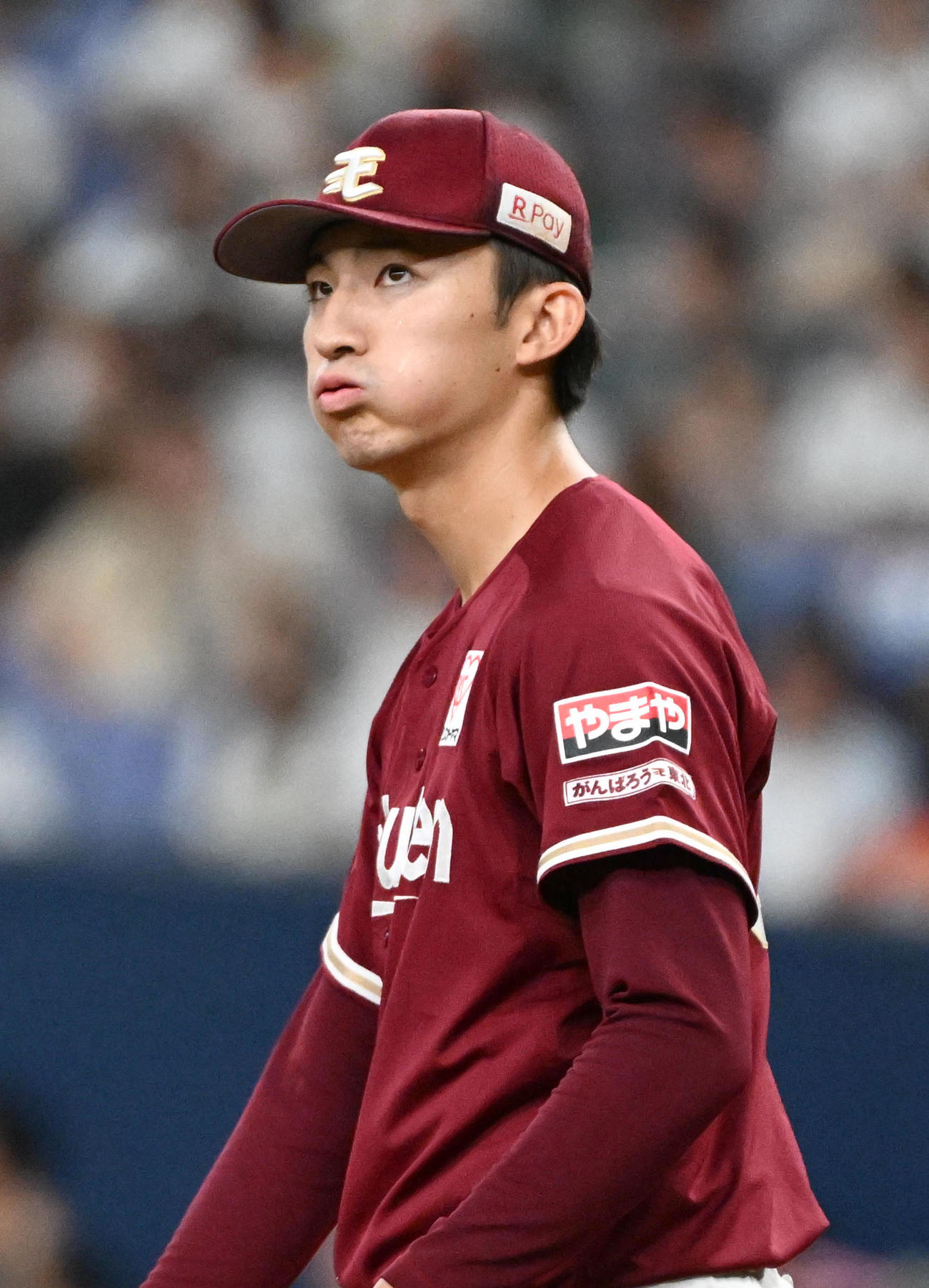 オリックス対楽天　6回裏オリックス1死、宗に四球を与え口を膨らませる荘司（撮影・石井愛子）