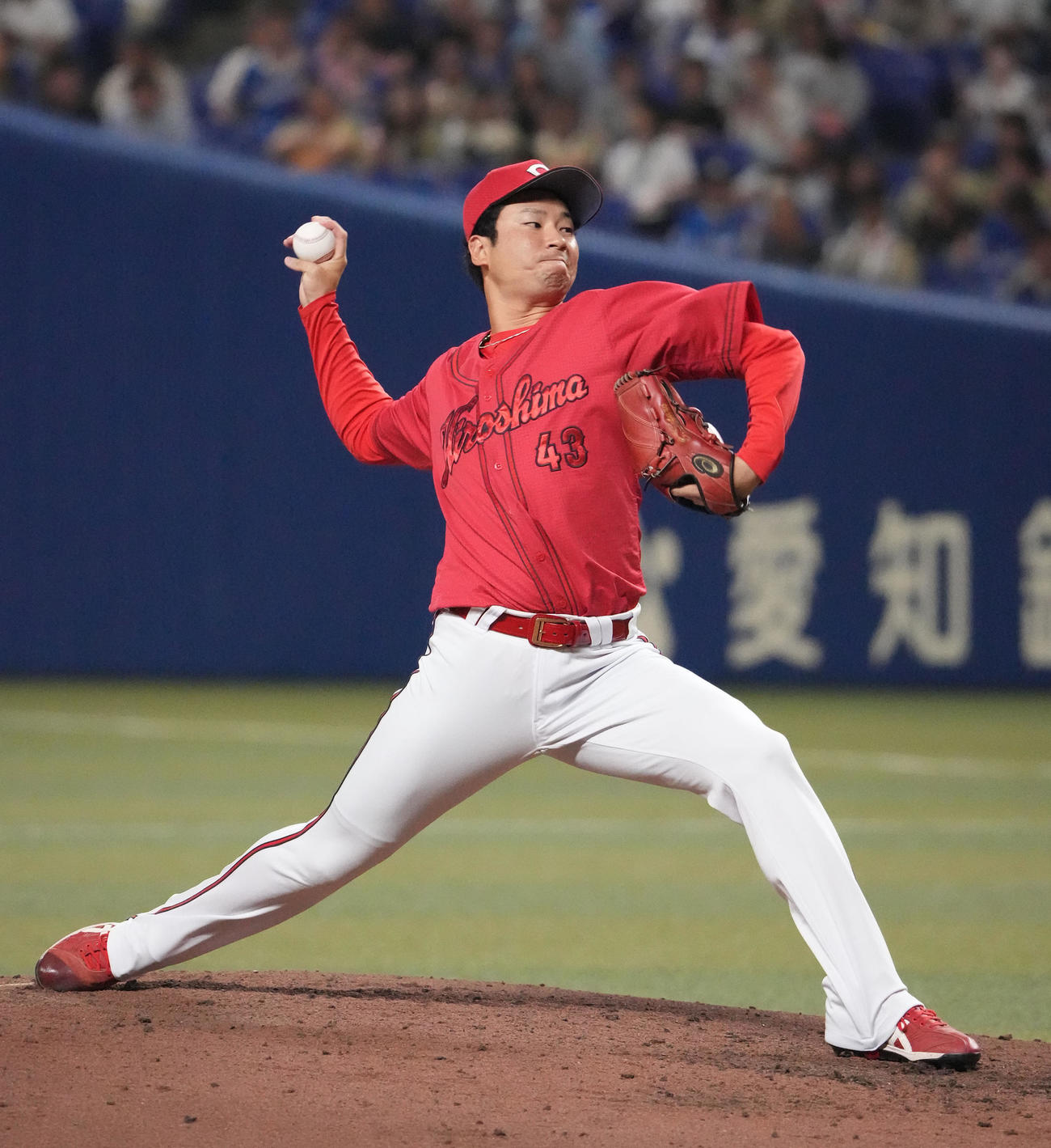 中日対広島　8回裏、広島2番手で登板した島内（撮影・森本幸一）