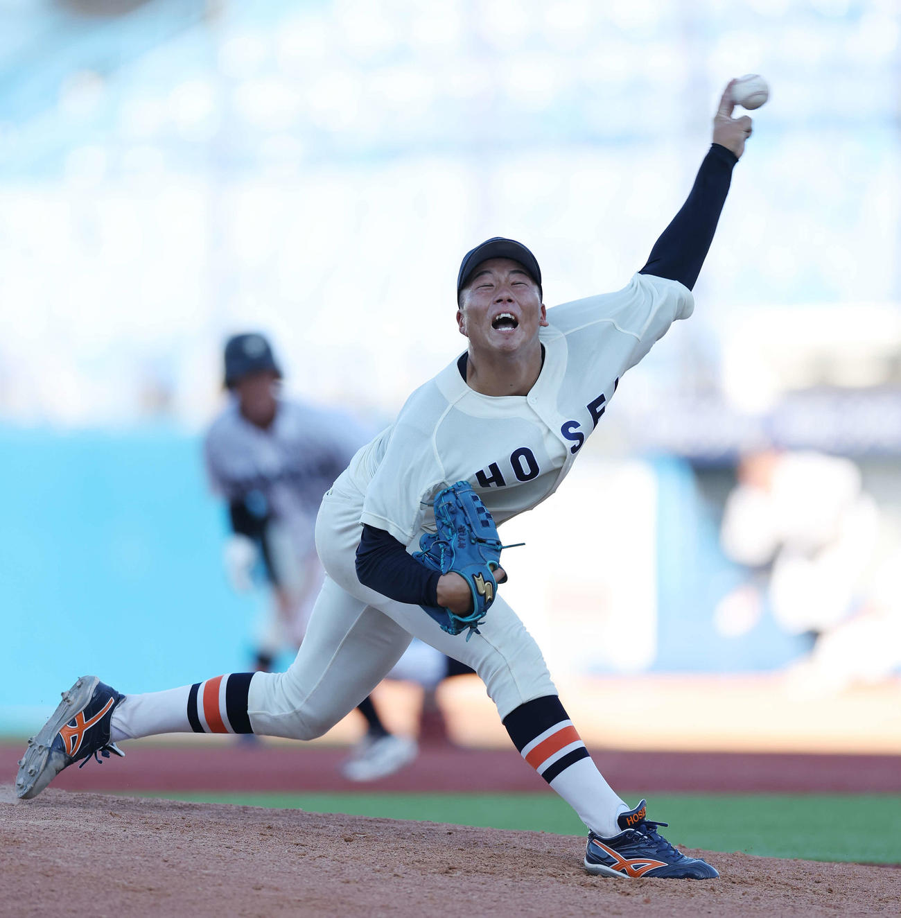 法大対立大　法大2番手で登板する尾崎（撮影・宮地輝）