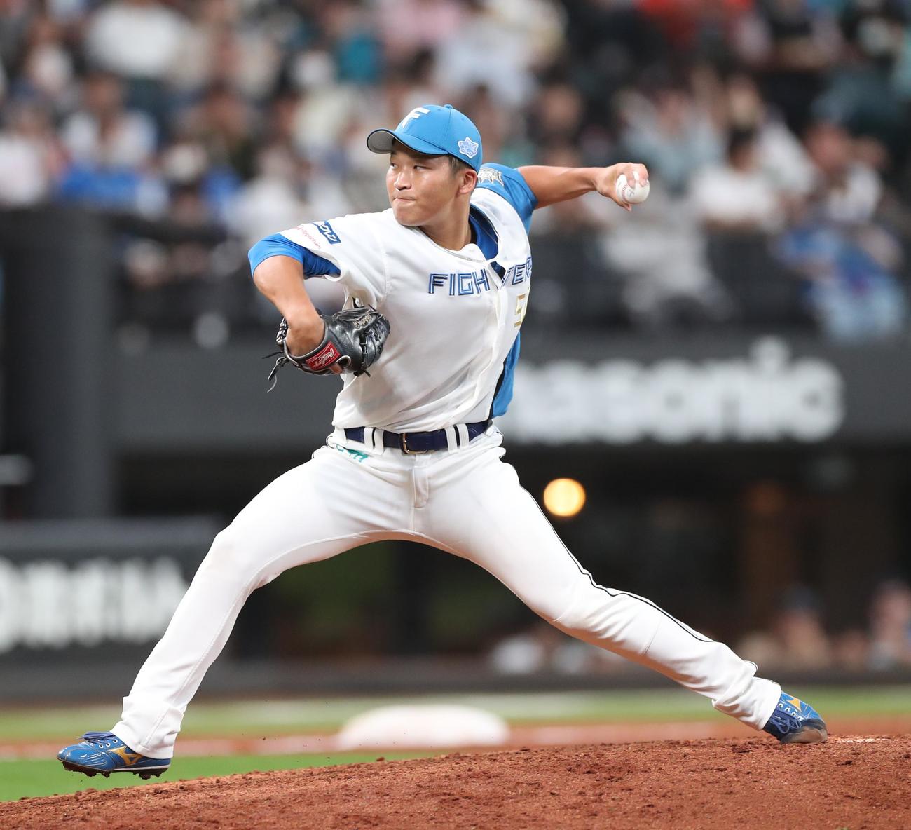 日本ハム対ソフトバンク　7回に登板の長谷川（撮影・黒川智章）