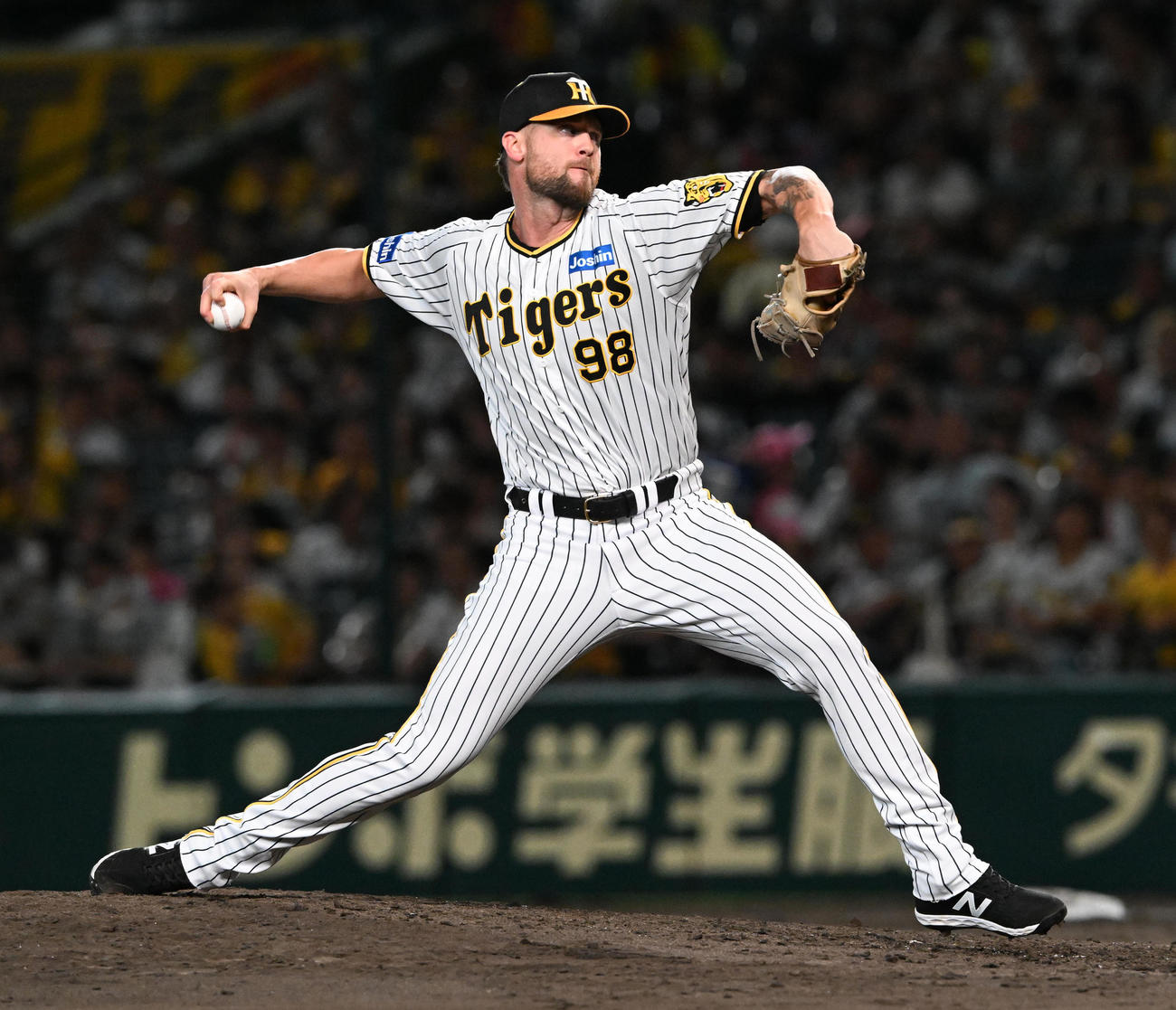 阪神対DeNA　阪神4番手のコルテン・ブルワー（撮影・前岡正明）