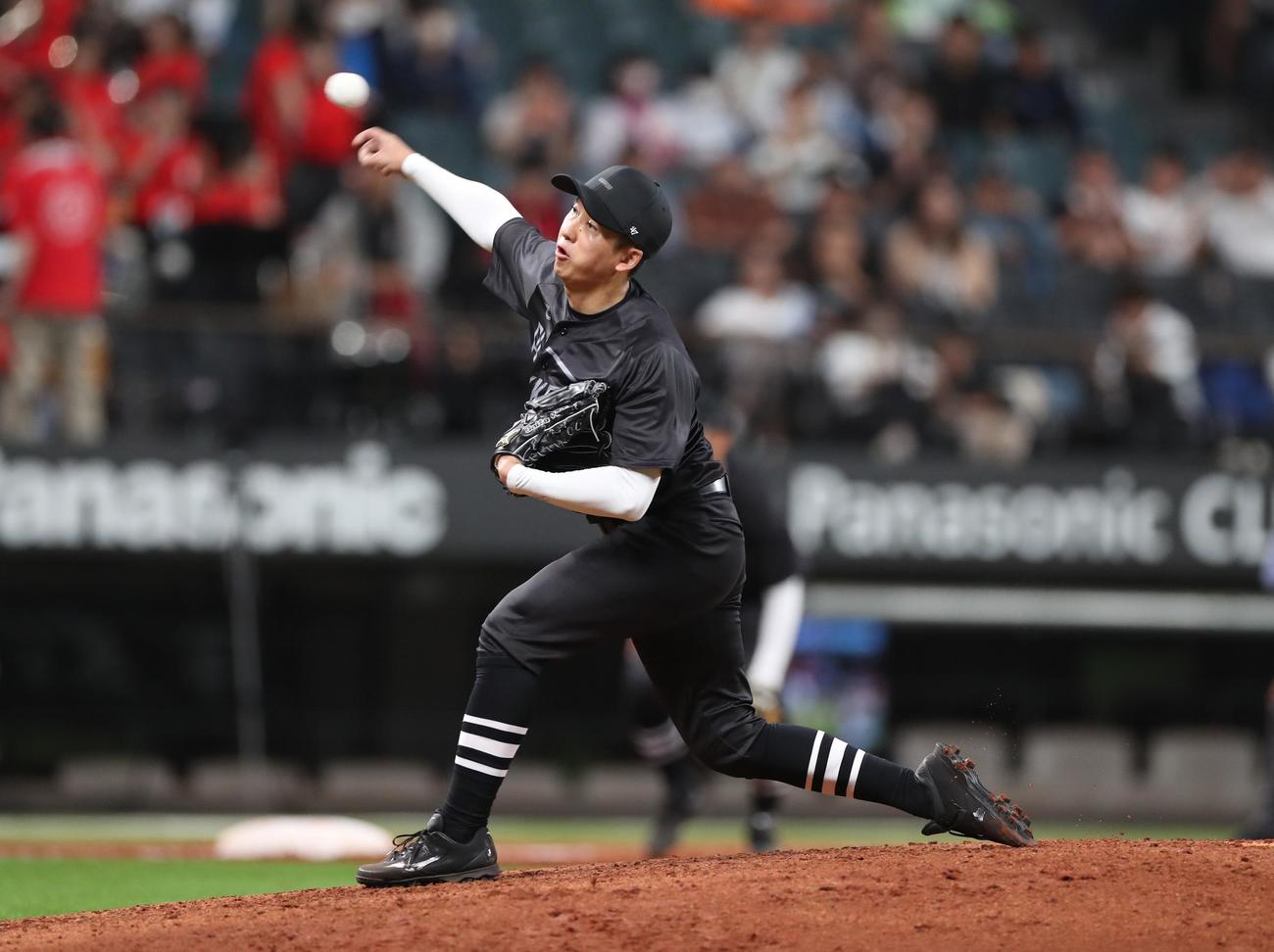 ALL HOKKAIDO対パワフルスピリッツ　6回に登板の斎藤（撮影・黒川智章）
