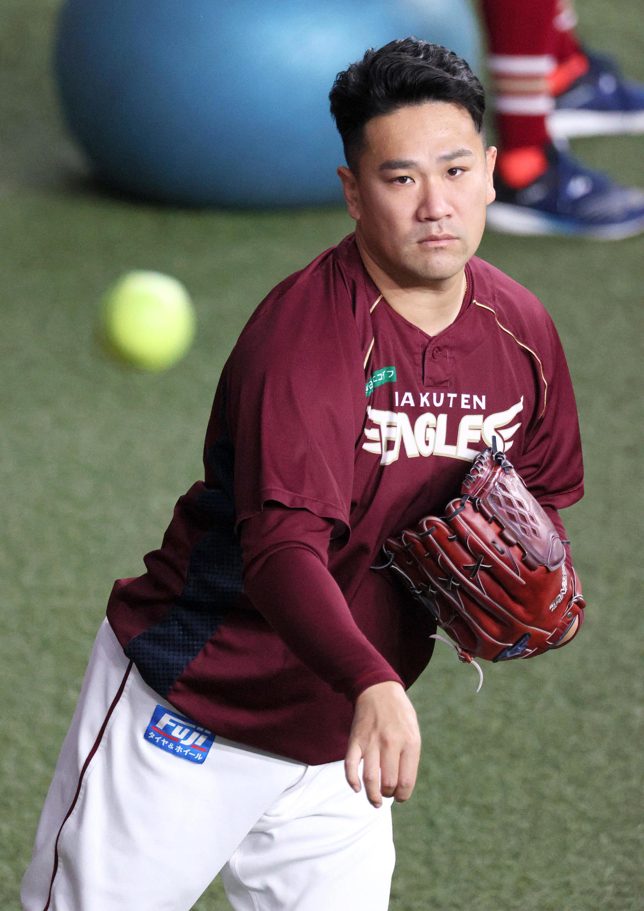 オリックス対楽天　試合前の練習でキャッチボールする楽天田中将（撮影・上山淳一）