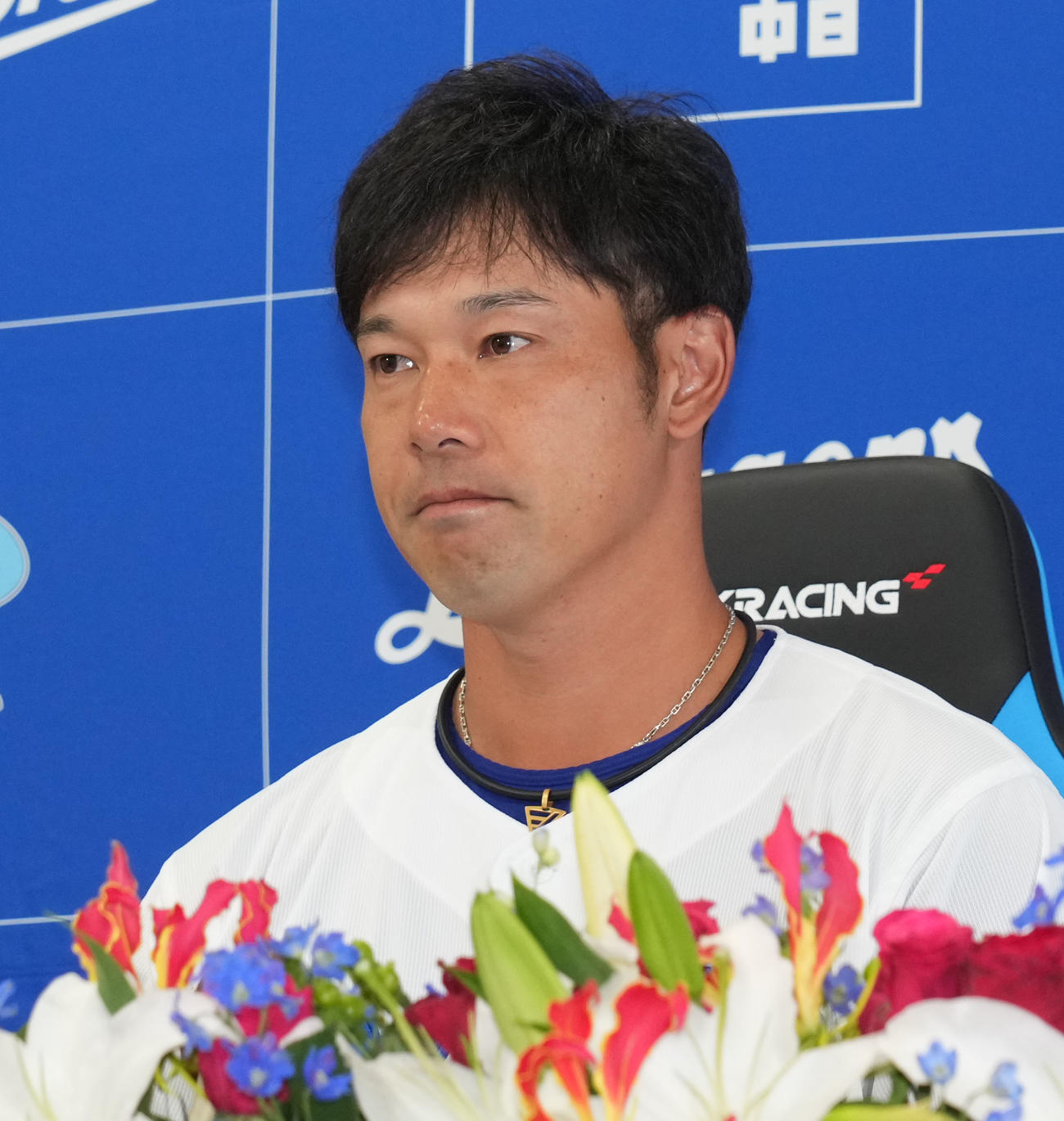 引退会見を行い質疑応答に応える堂上（撮影・森本幸一）