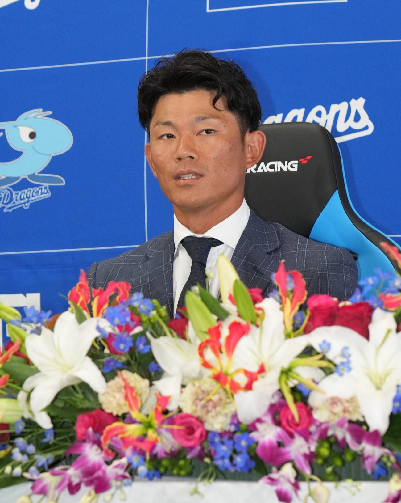 引退会見を行い質疑応答に応える大野奨（撮影・森本幸一）