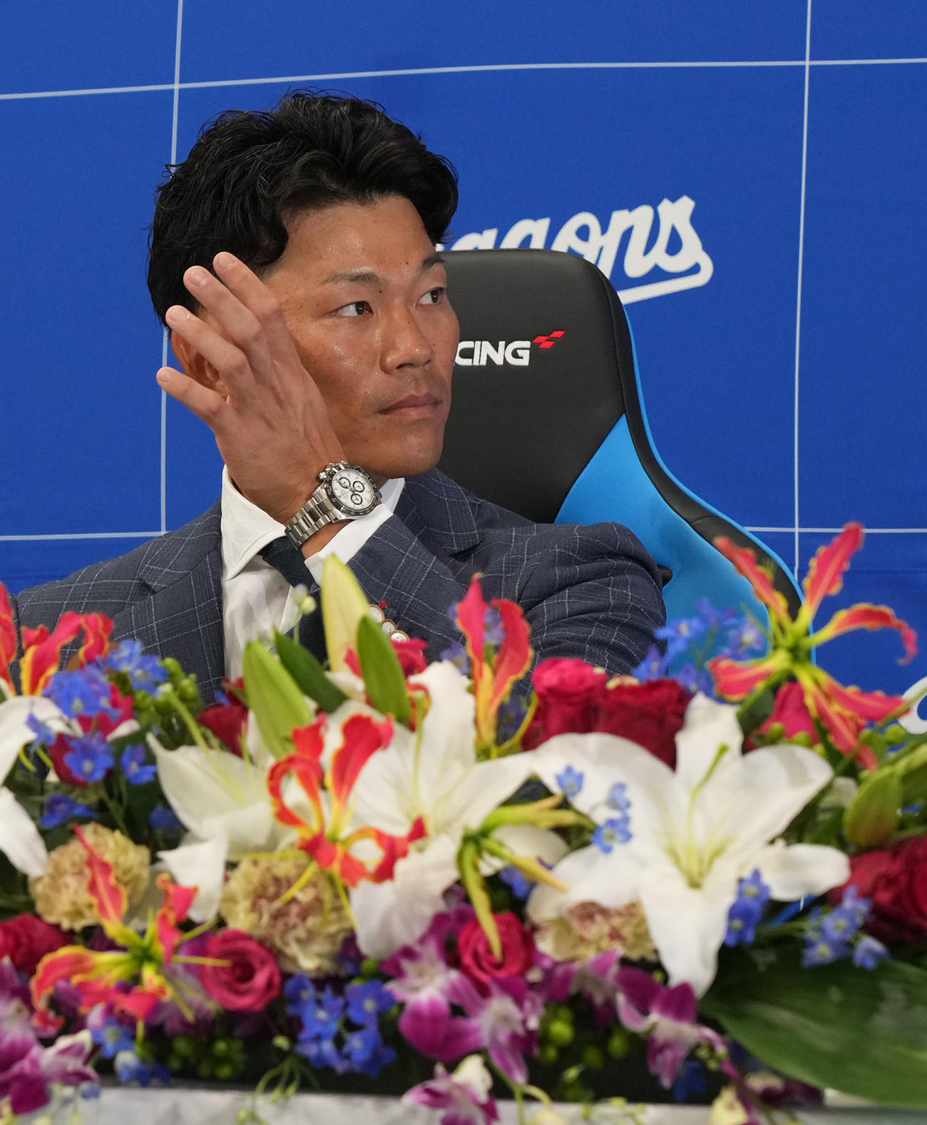 引退会見を行い質疑応答に応える大野奨（撮影・森本幸一）