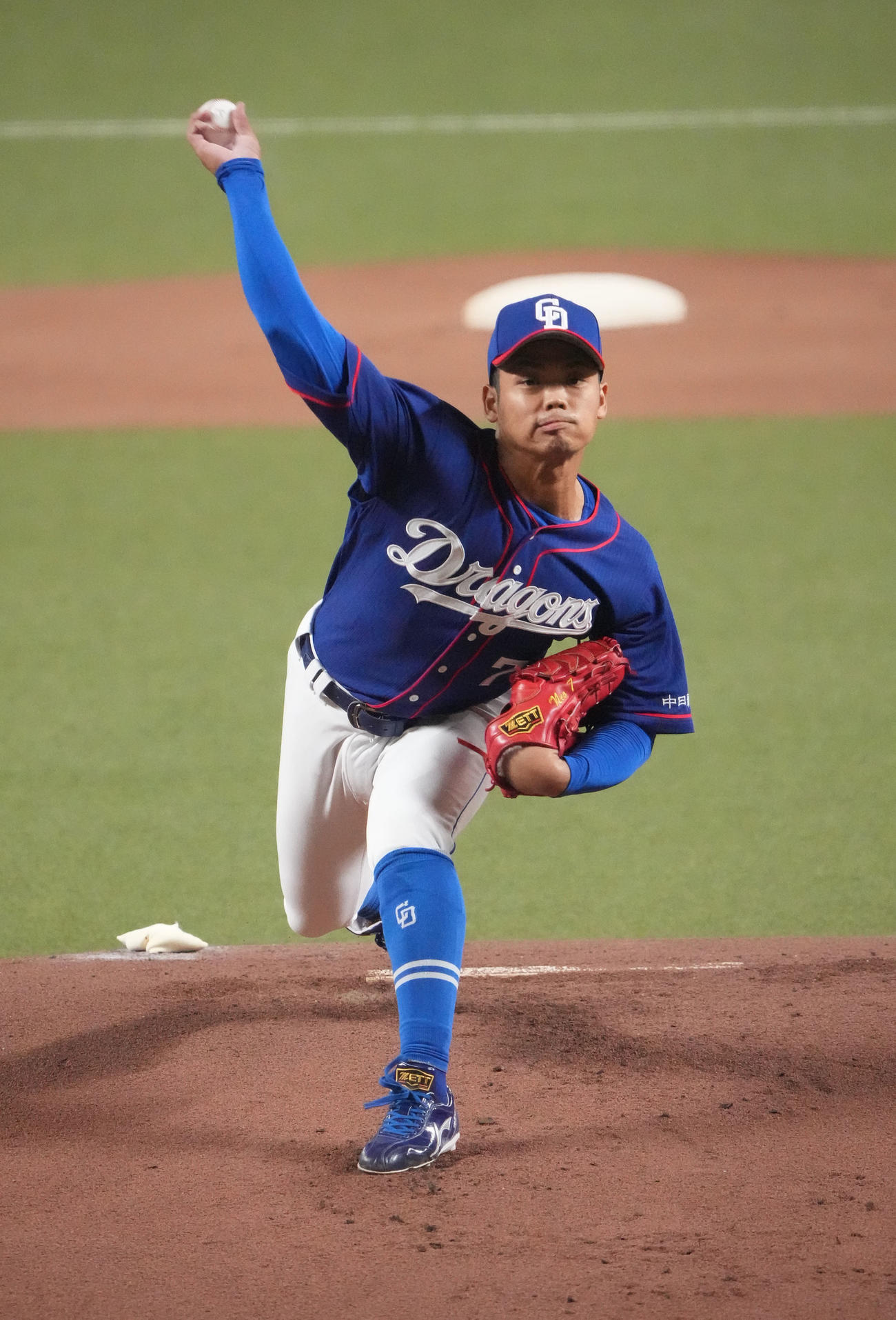 中日対広島　1回表、登板する中日先発の根尾（撮影・森本幸一）
