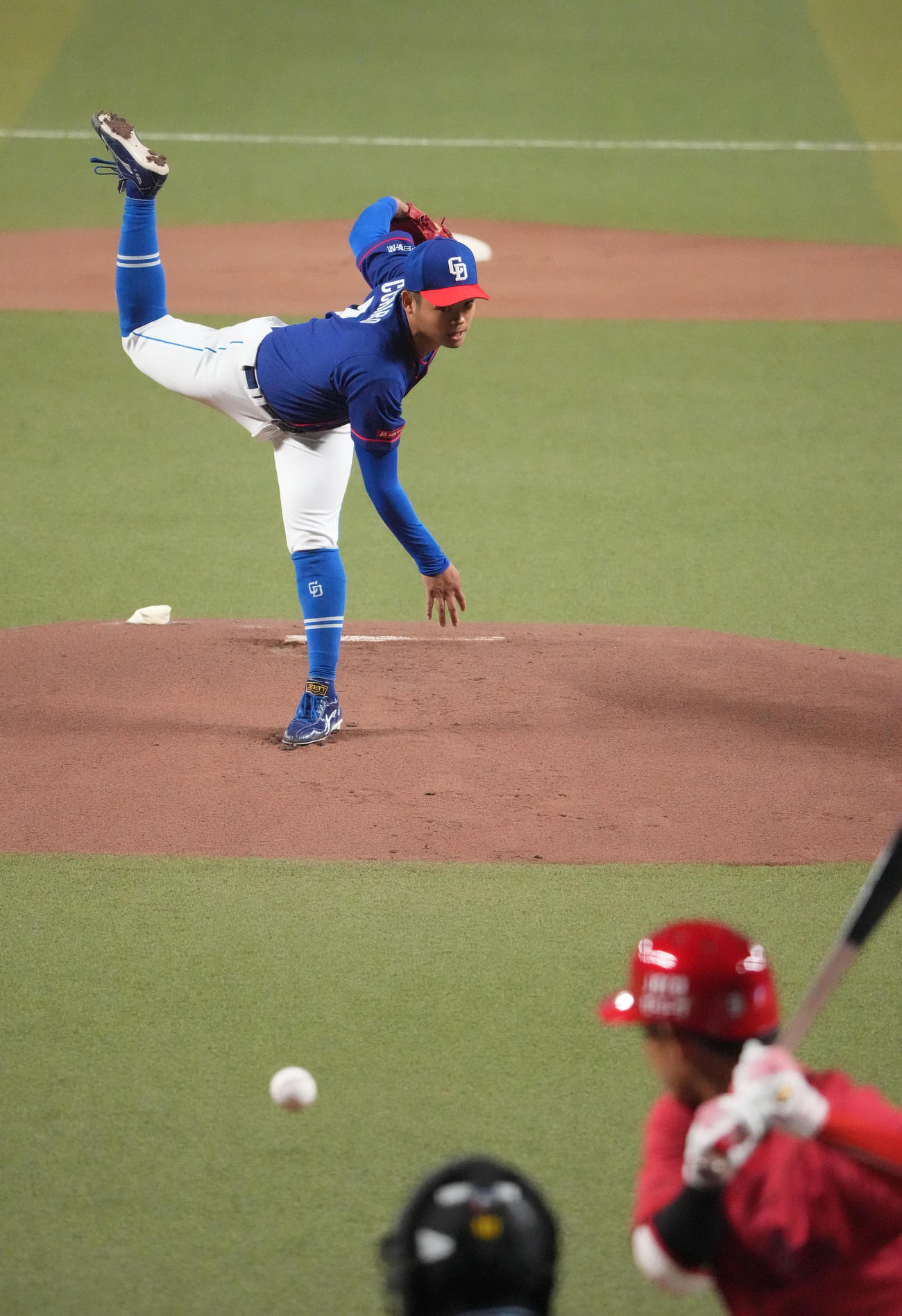 中日対広島　1回表、登板する中日先発の根尾（撮影・森本幸一）