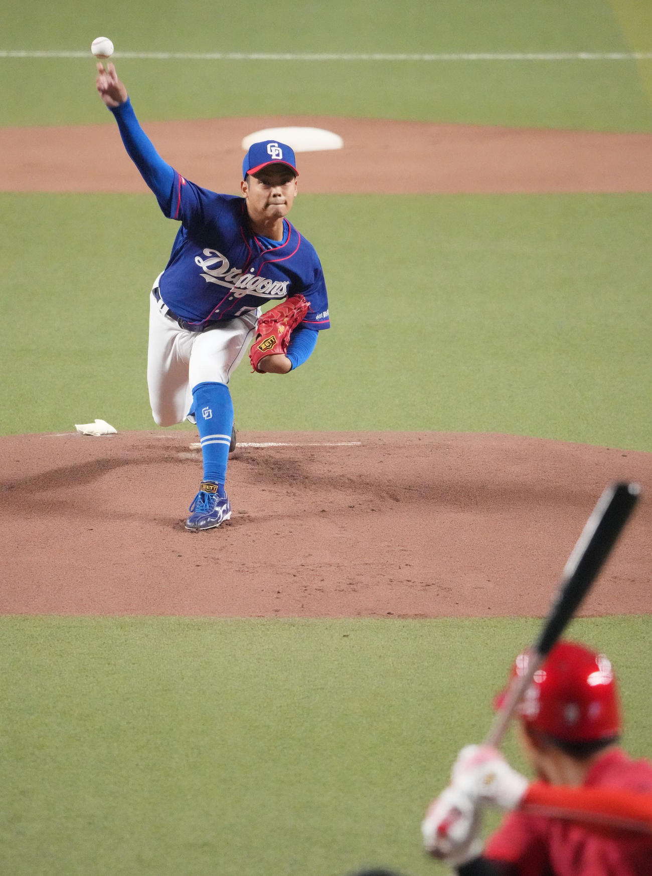 中日対広島　1回表、登板する中日先発の根尾（撮影・森本幸一）
