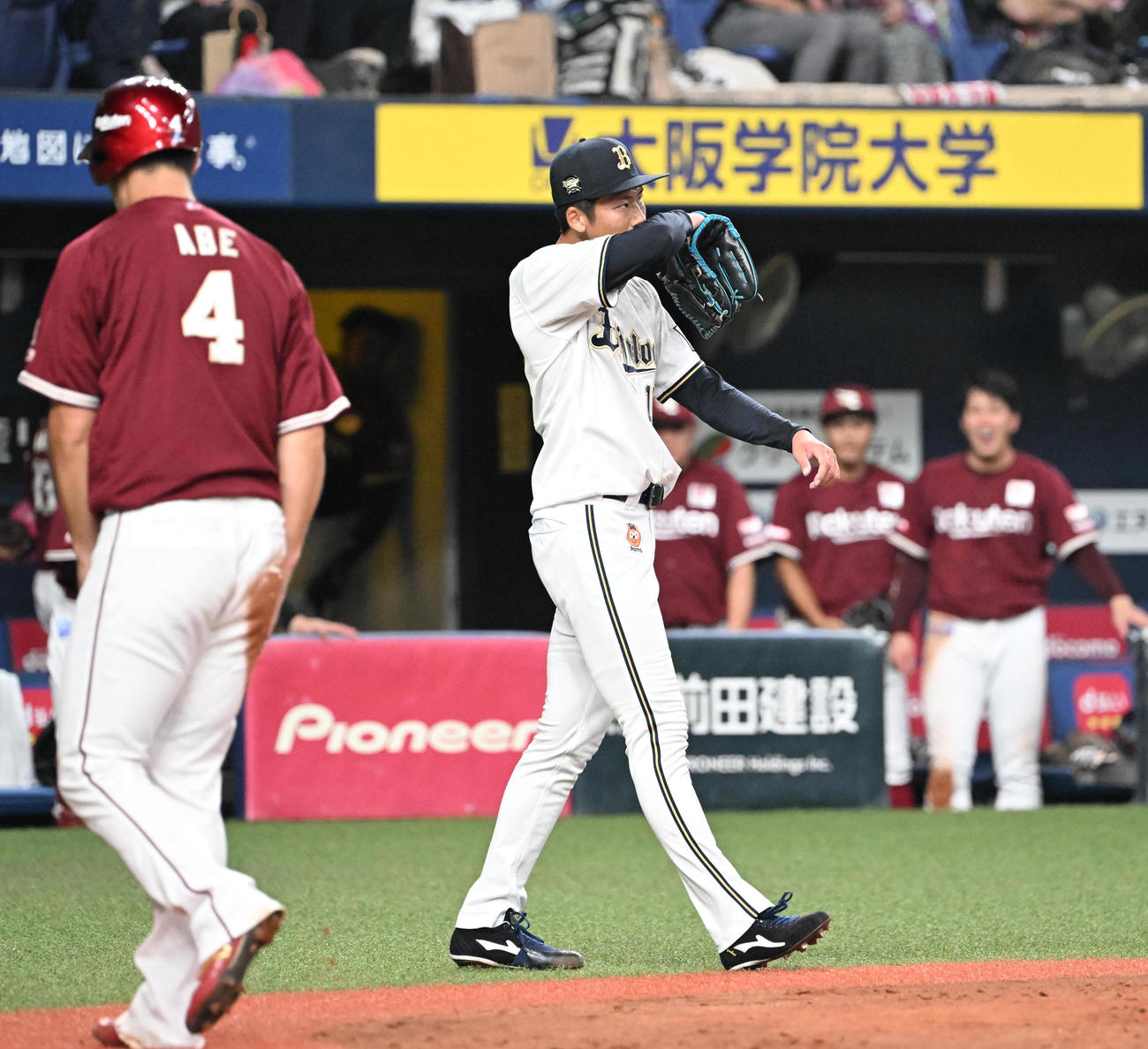 オリックス対楽天　4回表楽天2死二塁、辰己に適時打を浴びた曽谷（撮影・和賀正仁）