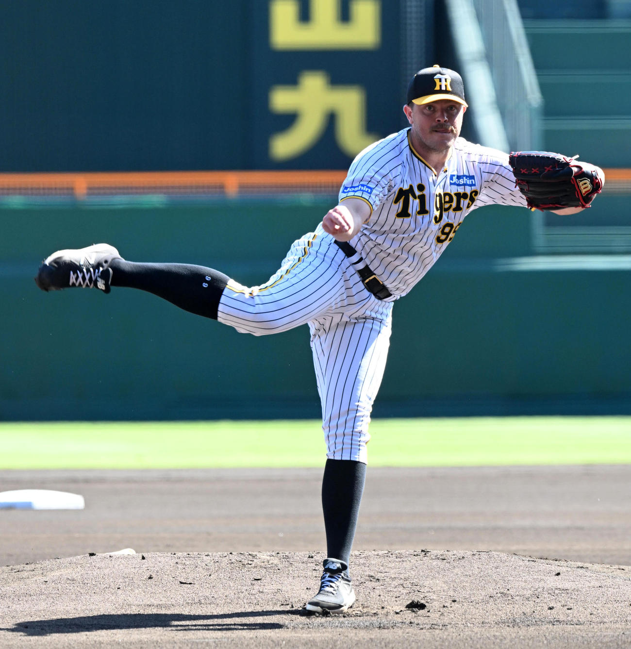 阪神対DeNA　阪神先発のビーズリー（撮影・前岡正明）