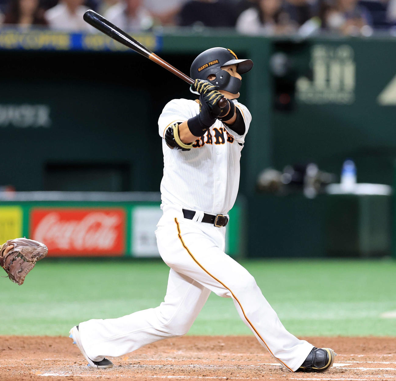 巨人対ヤクルト　6回裏巨人無死、吉川尚は右越え同点本塁打を放つ（撮影・浅見桂子）