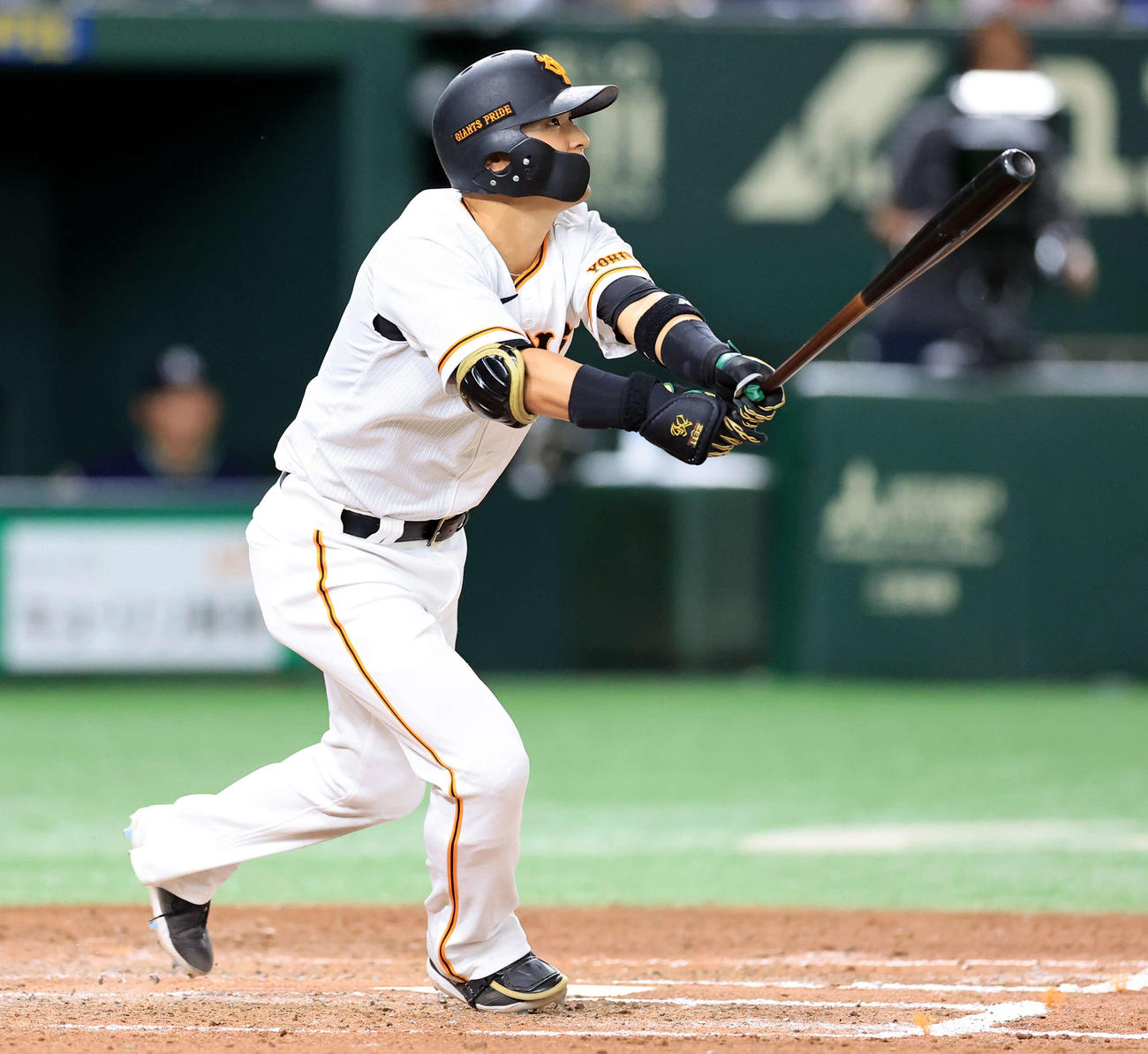 巨人対ヤクルト　6回裏巨人無死、吉川尚は右越え同点本塁打を放つ（撮影・浅見桂子）