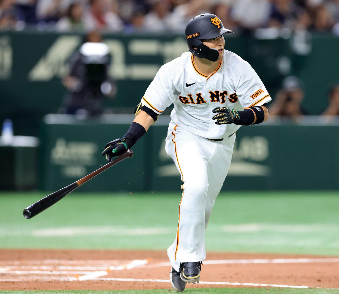 巨人対ヤクルト　6回裏巨人無死、吉川尚は右越え同点本塁打を放つ（撮影・浅見桂子）
