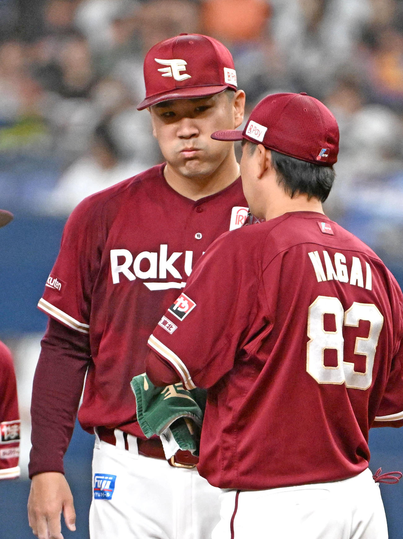 オリックス対楽天　3回裏オリックス1死一、三塁、打者杉本のピンチに口を膨らませる田中将（撮影・石井愛子）