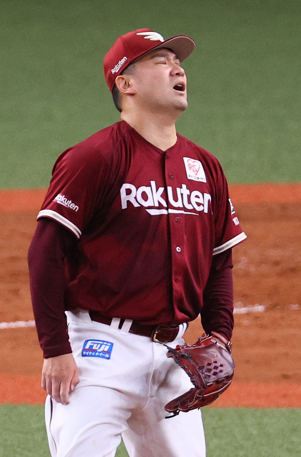 オリックス対楽天　3回裏オリックス1死一塁、ゴンザレスに中前打を打たれガックリする田中将（撮影・上山淳一）