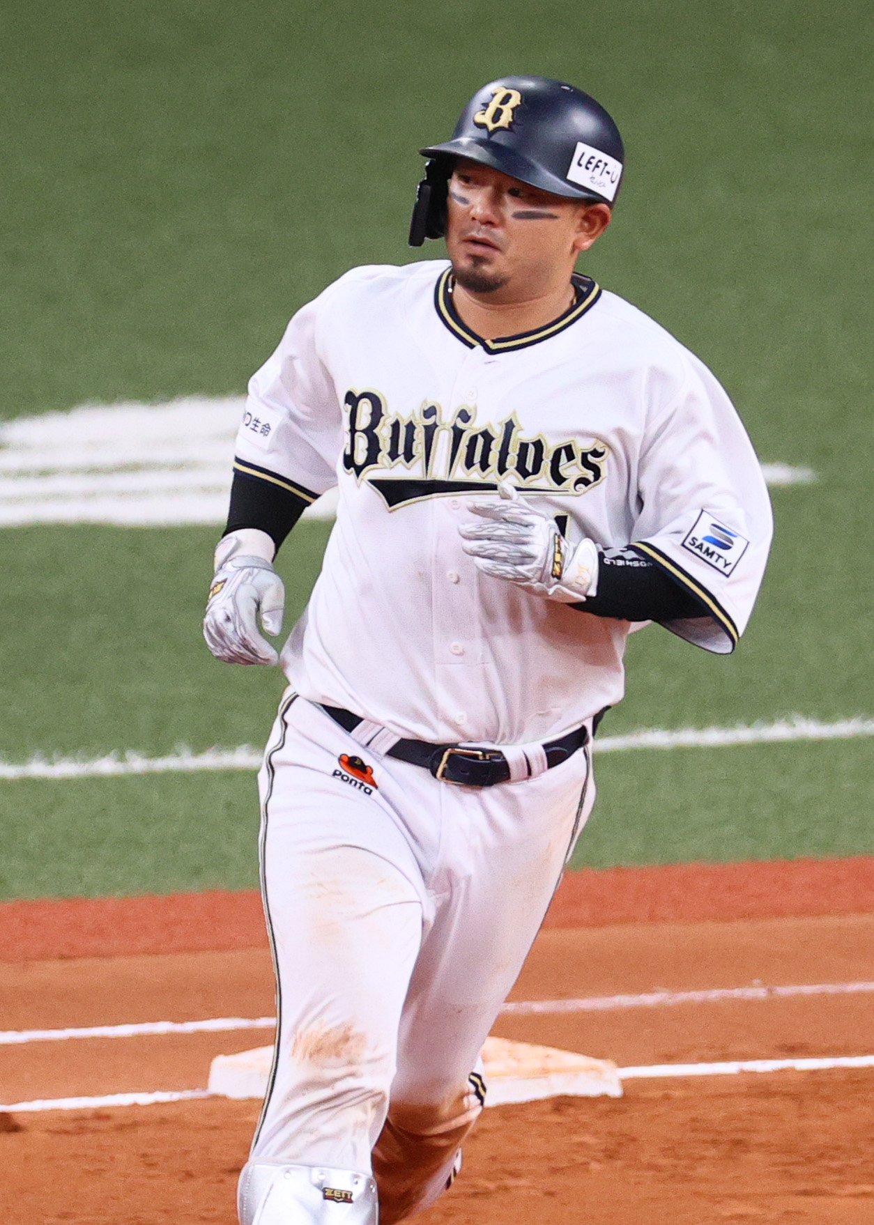 オリックス対楽天　6回裏オリックス2死、森は右越えソロ本塁打を放つ（撮影・上山淳一）