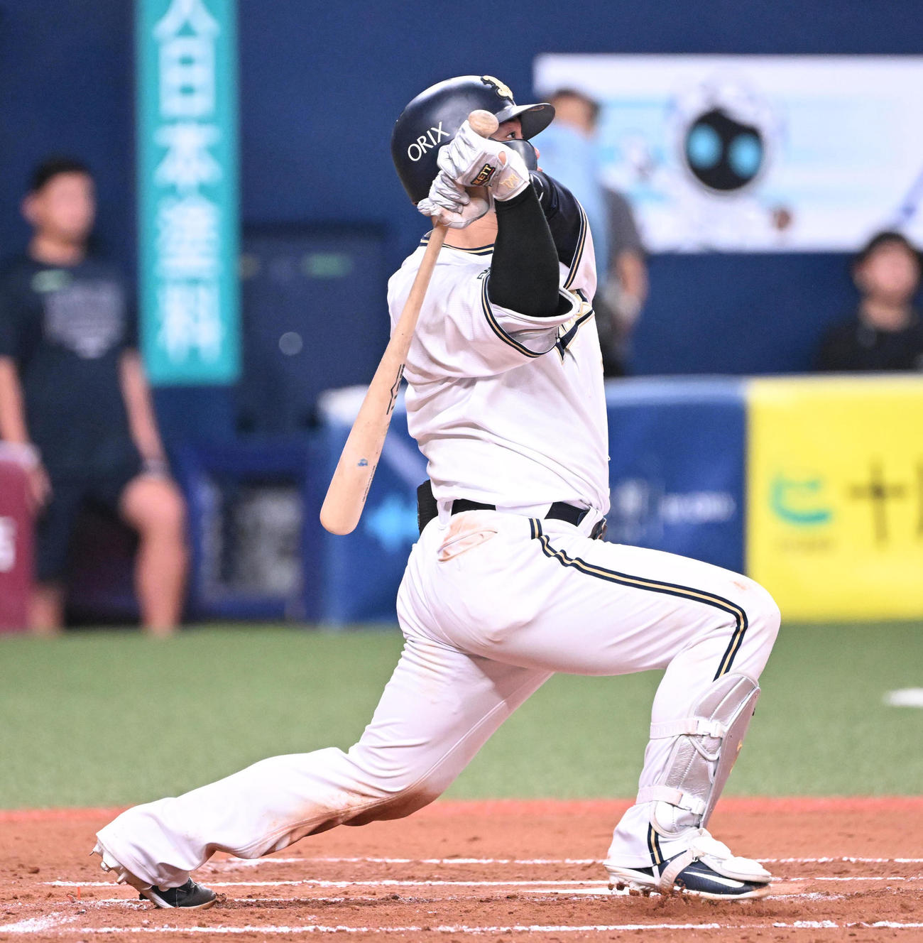 オリックス対楽天　6回裏オリックス2死、右越えソロ本塁打を放つ森（撮影・和賀正仁）