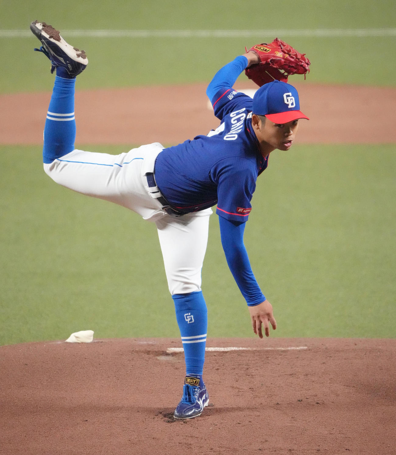 中日対広島　1回表、登板する中日先発の根尾（撮影・森本幸一）