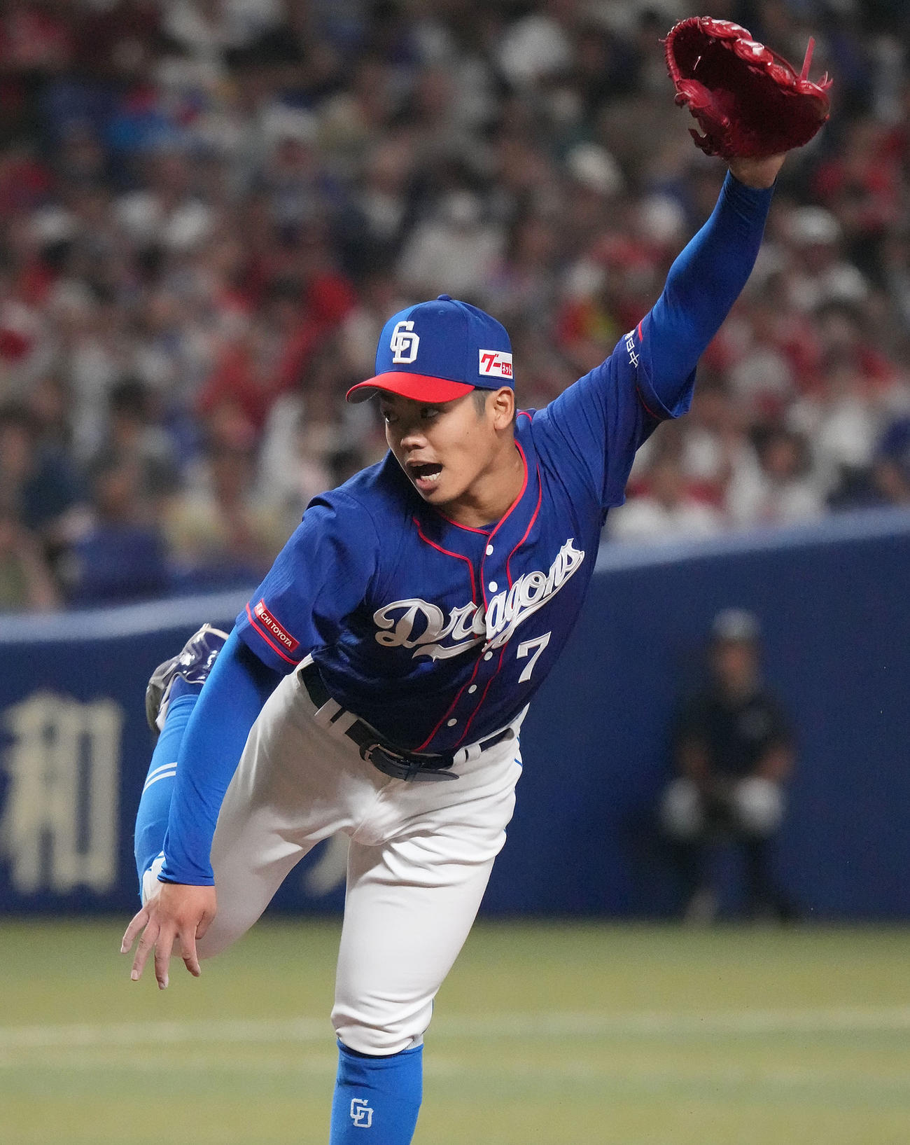中日対広島　3回表、力投する中日先発の根尾（撮影・森本幸一）