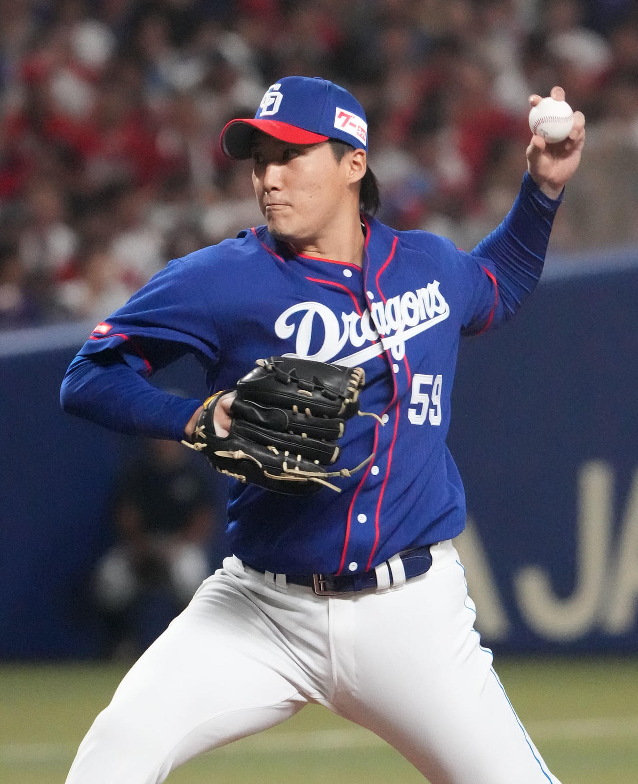 中日対広島　7回表広島2死一、三塁、中日3番手で登板する斎藤（撮影・森本幸一）