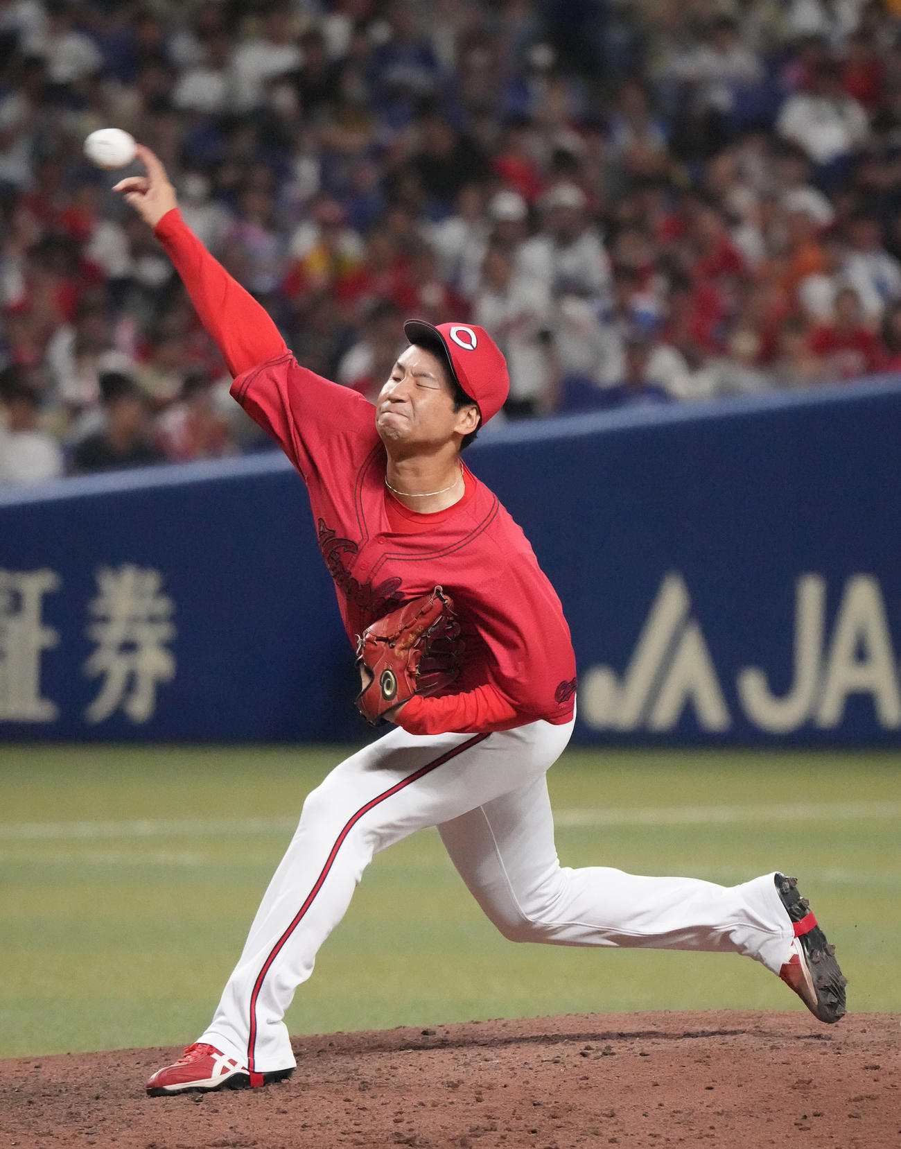 中日対広島　8回裏、広島5番手で登板する島内（撮影・森本幸一）