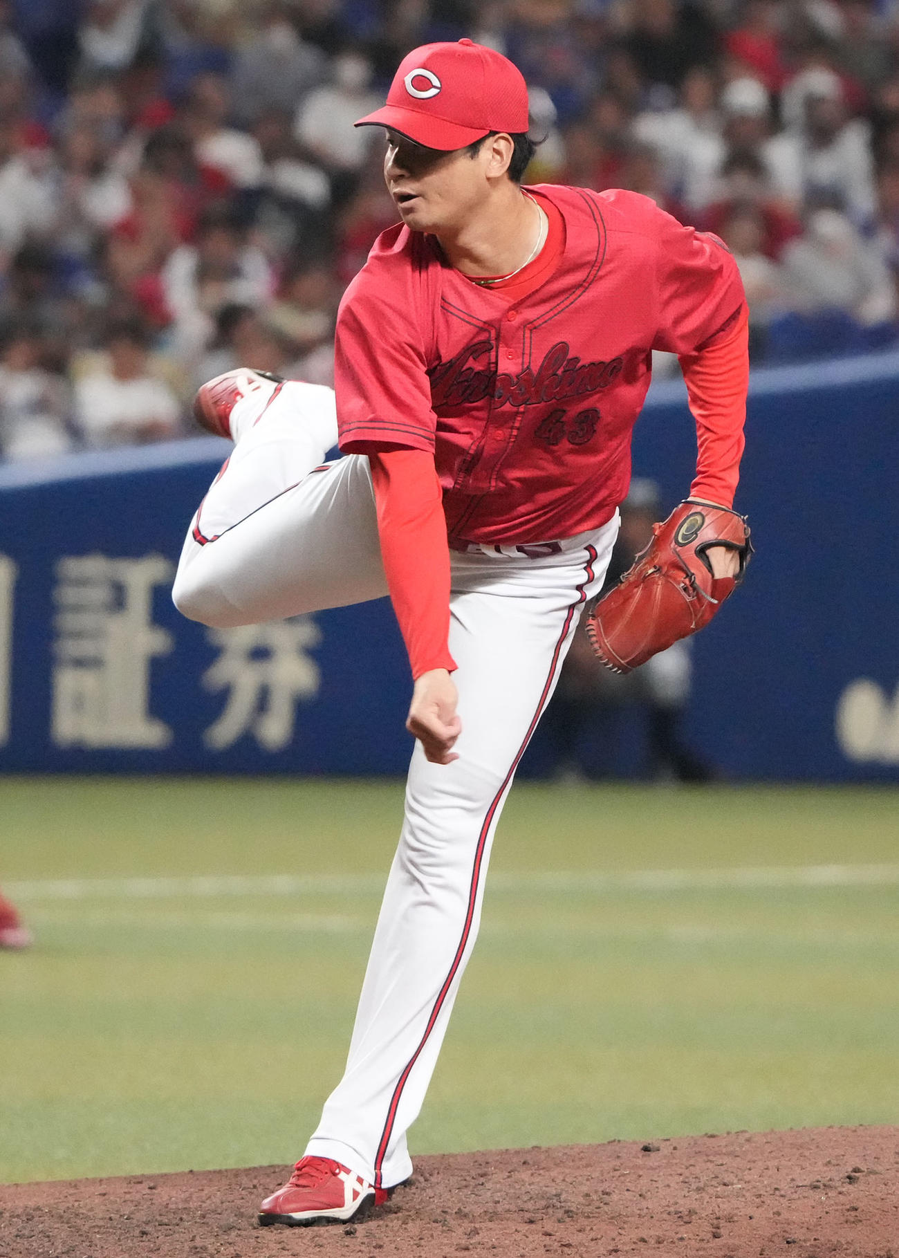 中日対広島　8回裏、広島5番手で登板する島内（撮影・森本幸一）