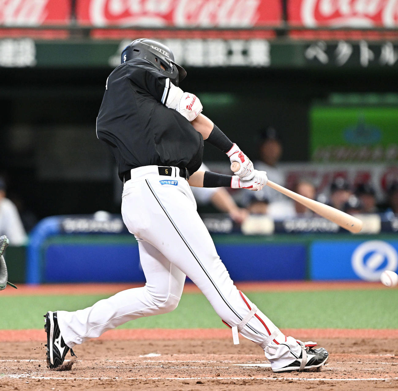 西武対ロッテ　9回表ロッテ2死二塁、安田は右前適時打を放つ（撮影・滝沢徹郎）