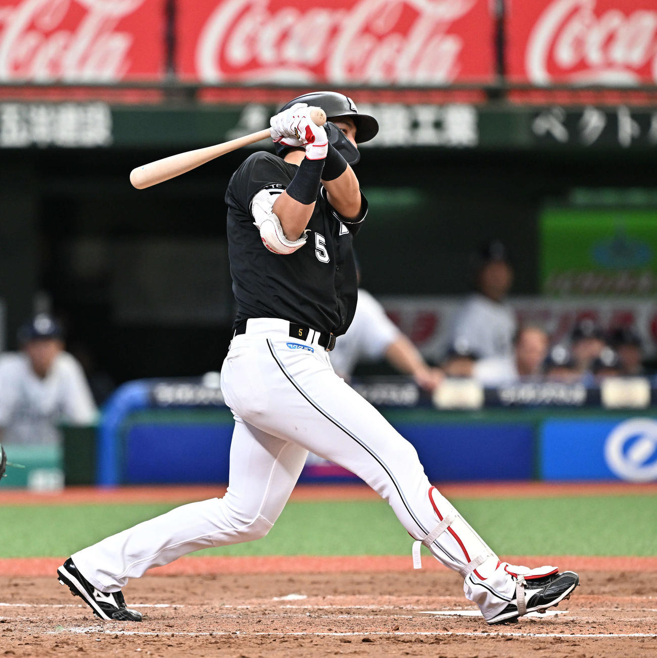 西武対ロッテ　9回表ロッテ2死二塁、安田は右前適時打を放つ（撮影・滝沢徹郎）