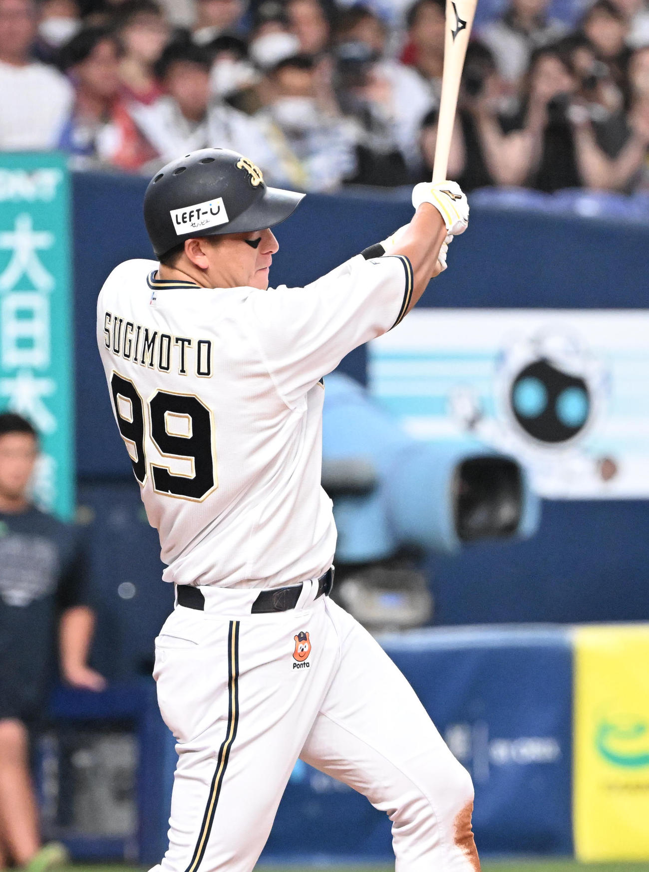 オリックス対楽天　3回裏オリックス1死一、三塁、右前適時打を放つ杉本（撮影・和賀正仁）