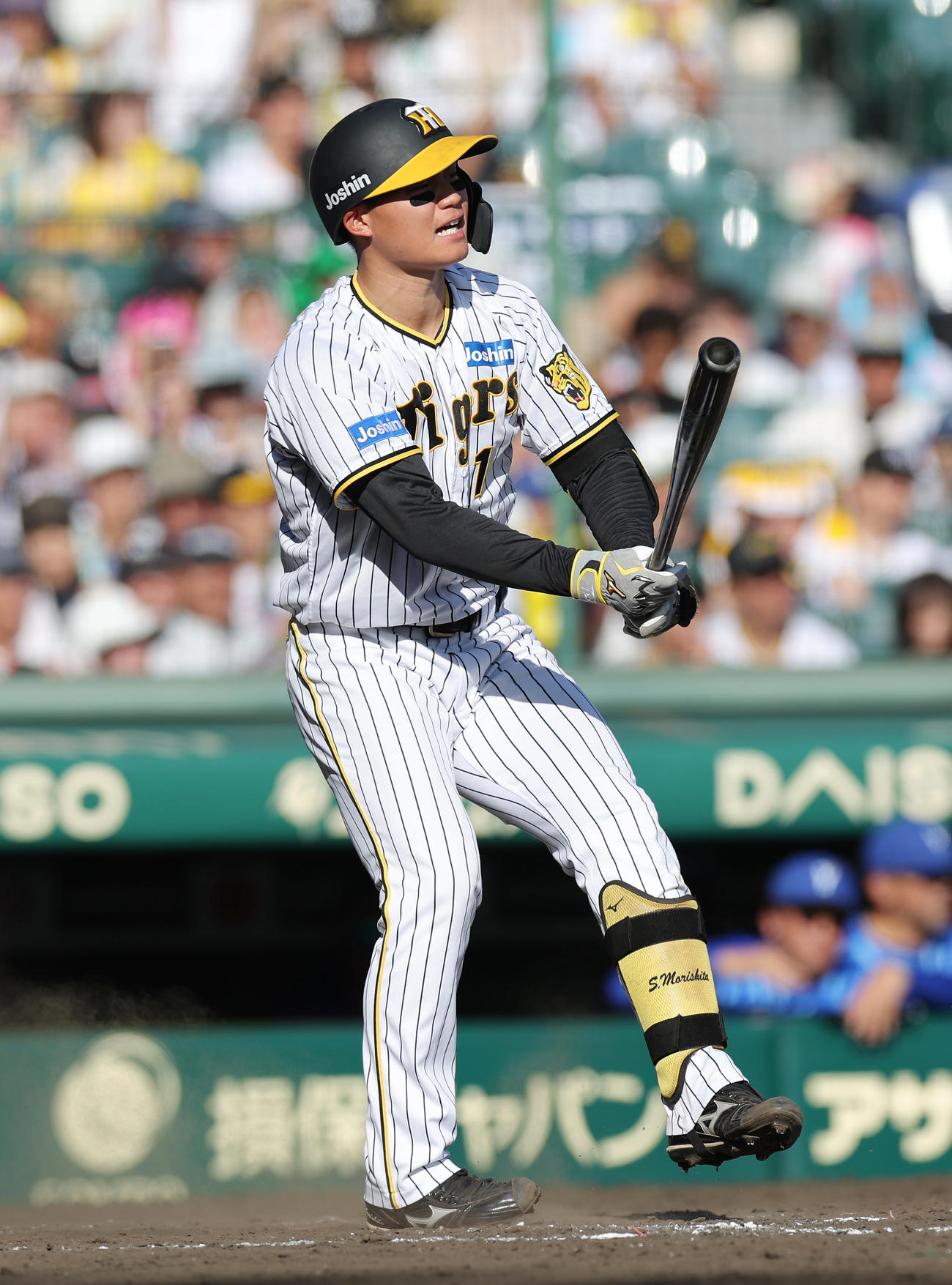 阪神対DeNA 5回裏阪神2死、空振り三振に倒れる森下（撮影・前田充）